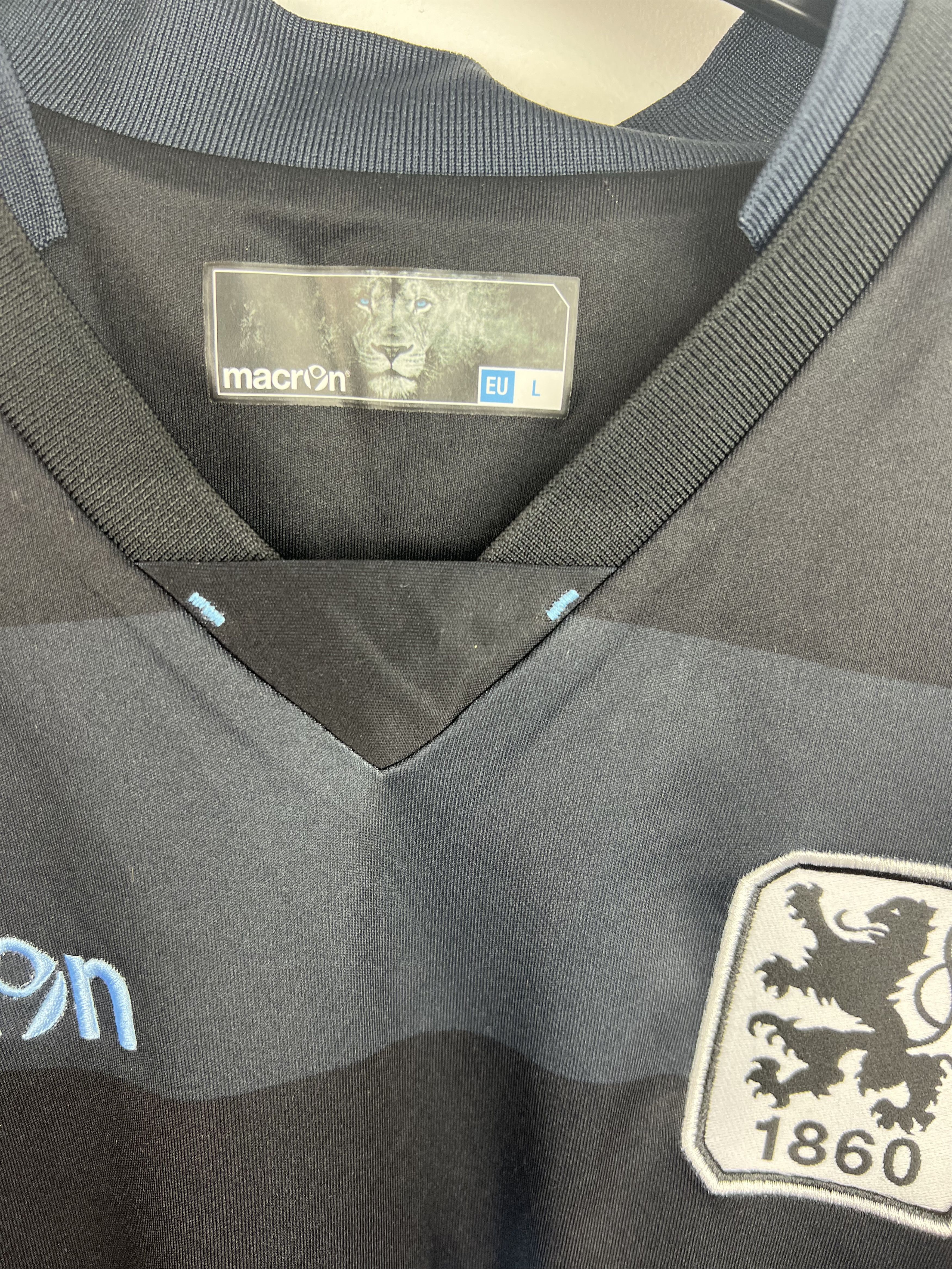 Macron TSV 1860 Munchen 2016-17 Away FOOTBALL Kit SHIRT Size US L / EU 52-54 / 3 - 9 Thumbnail