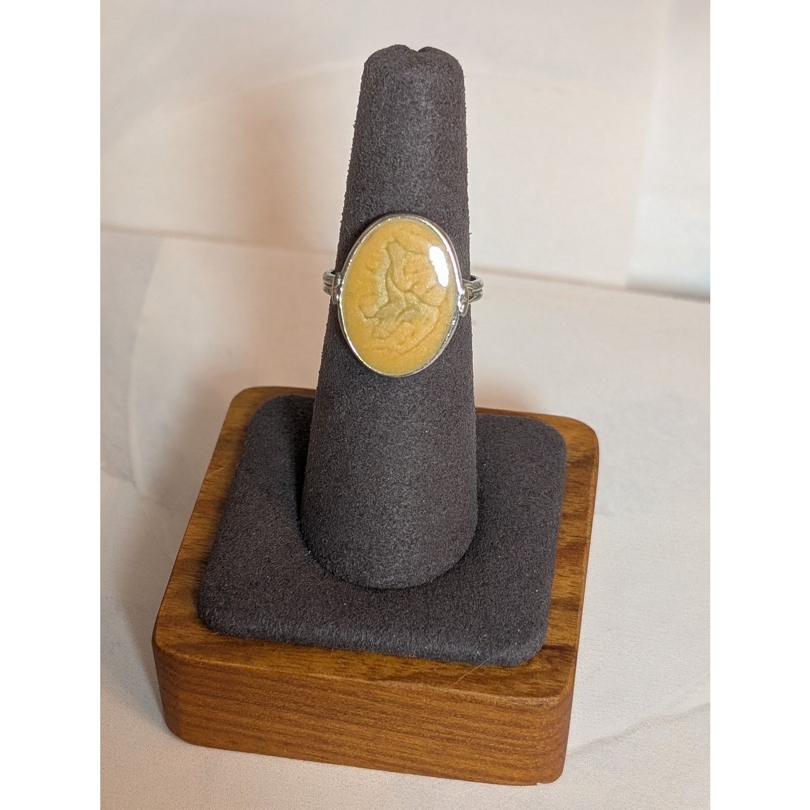 Vintage Pretty VTG 1980s Silver-Tone Champagne Enameled Oval Ring Size ONE SIZE - 4 Thumbnail