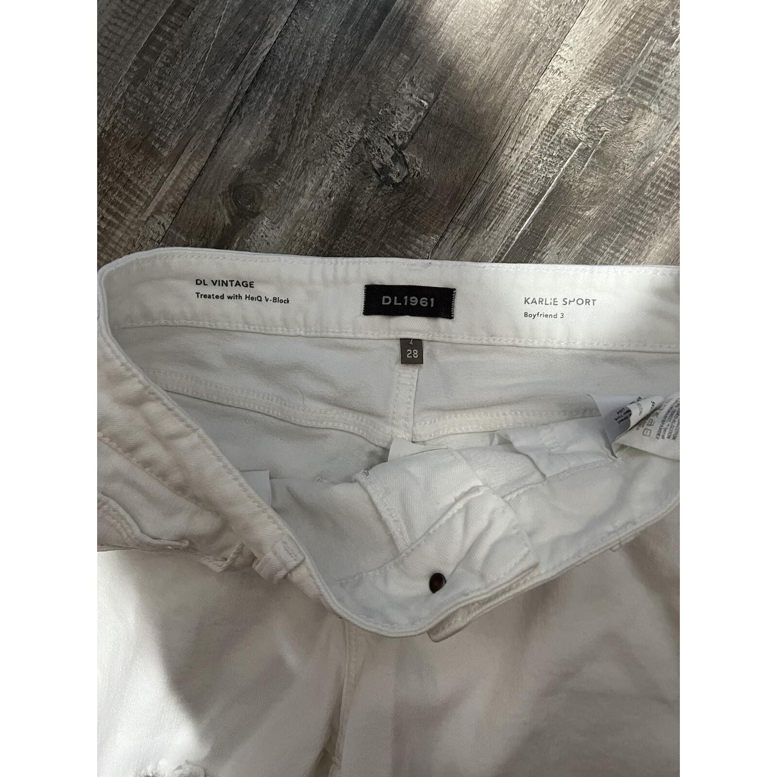 DL1961 DL1961 Karlie Short Women Boyfriend 3" Pure Size 28 A000513 Size 28" / US 6 / IT 42 - 5 Thumbnail