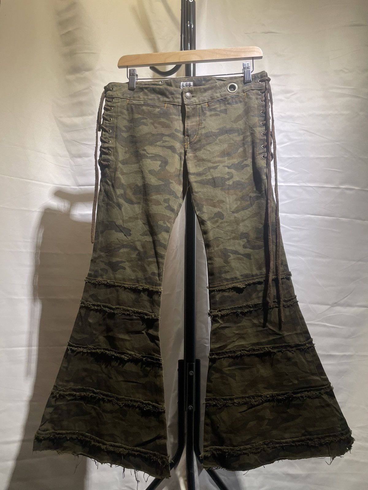 Le Grande Bleu (L.G.B.) L.G.B CAMO BELLBOTTOM PANTS Size 26" / US 2 / IT 38 - 9 Thumbnail