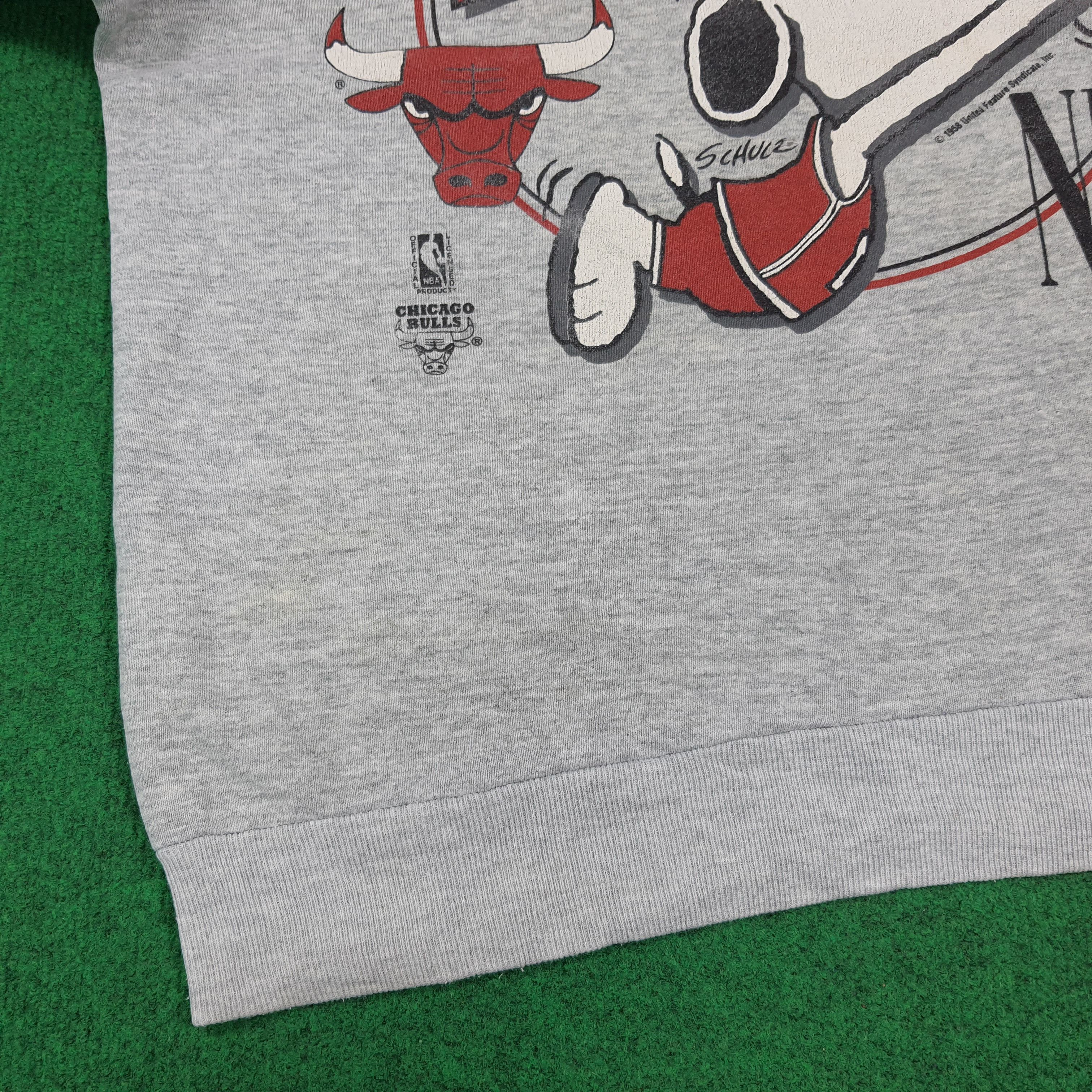 NBA Vintage 90s Chicago Bulls Snoopy Basketball Pullover C292N13 Size US M / EU 48-50 / 2 - 14 Thumbnail
