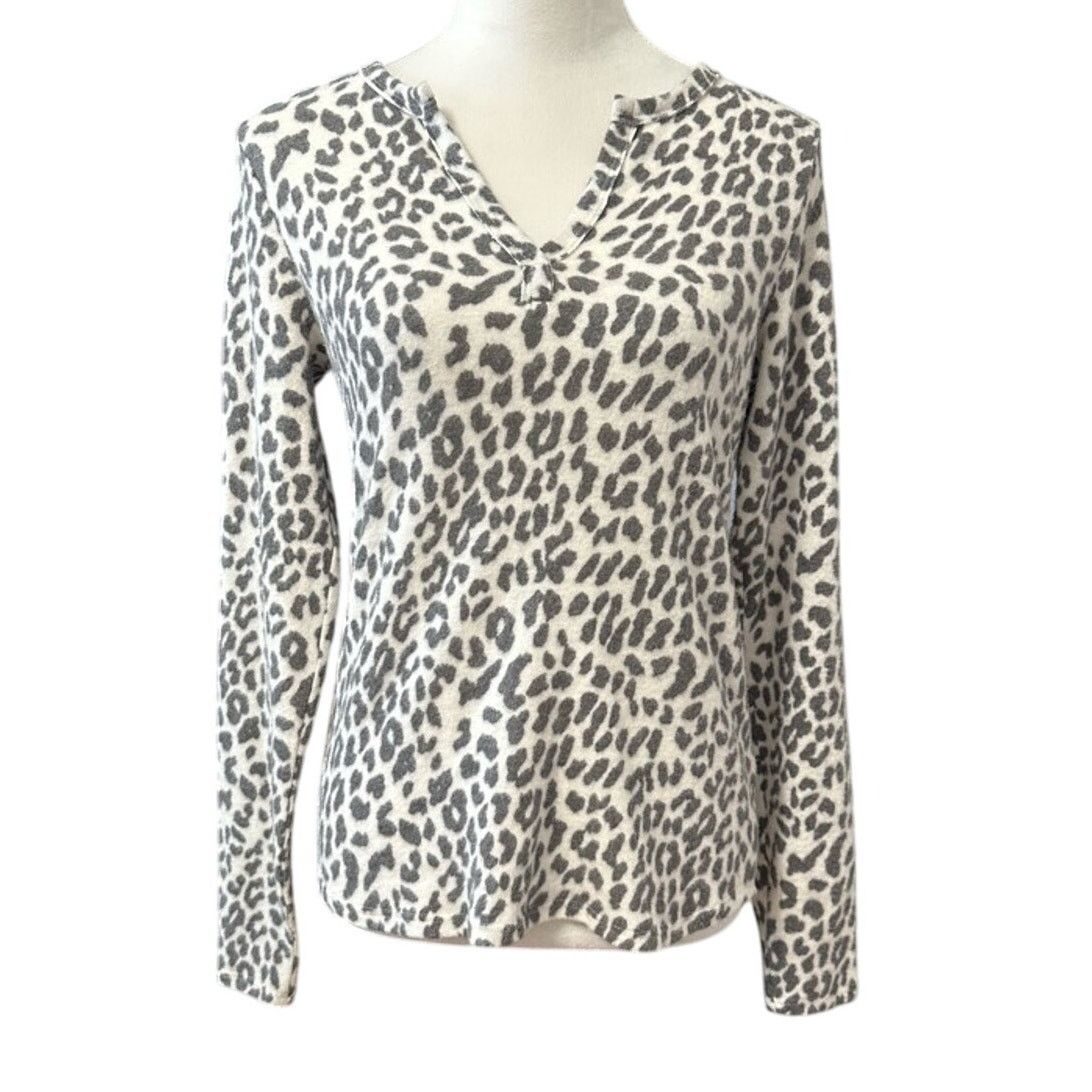 Other Socialite Fuzzy Sweater White Leopard Print Long Sleeve SNew Size S / US 4 / IT 40 - 1 Thumbnail