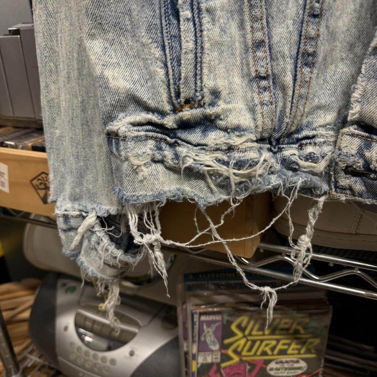 Levi's Vintage Thrashed Levi’s Denim Trucker Jacket Size US S / EU 44-46 / 1 - 3 Thumbnail