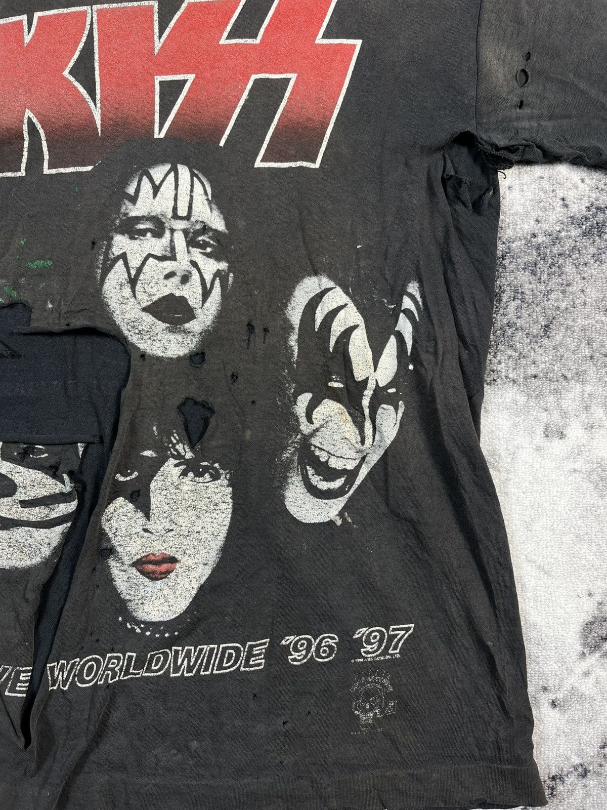 KISS KISS Alive Worldwide Tour 96 97 Distressed Faded Tee Size US XL / EU 56 / 4 - 3 Thumbnail