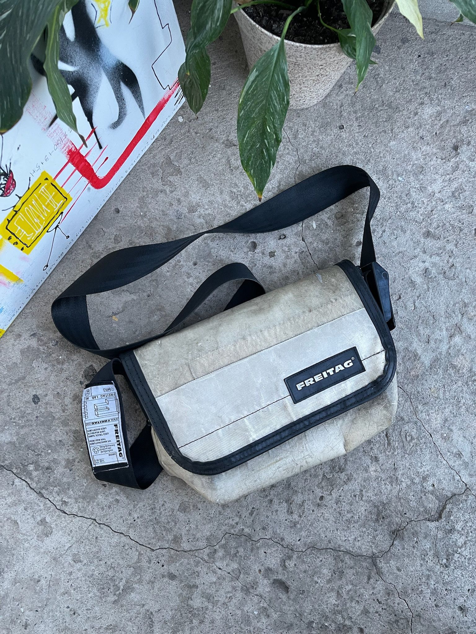 Freitag ♻️ Freitag Vintage Recycled Messenger Crossbody Mini Bag Size ONE SIZE - 3 Thumbnail