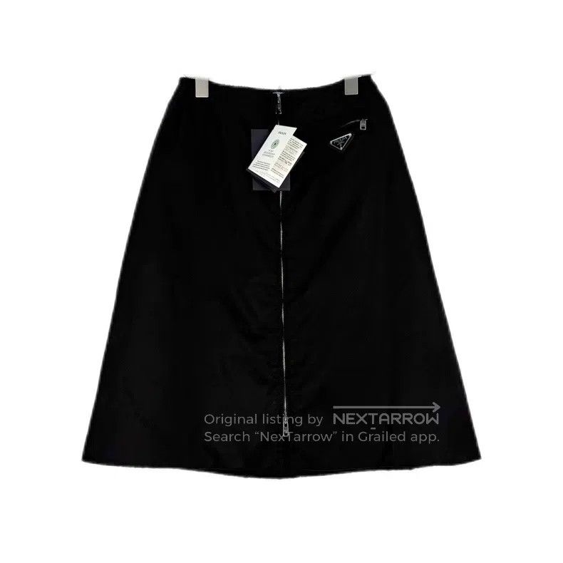 Prada Prada Black metal triangle logo nylon skirt Size 25" / US 0 / IT 36 - 1 Thumbnail