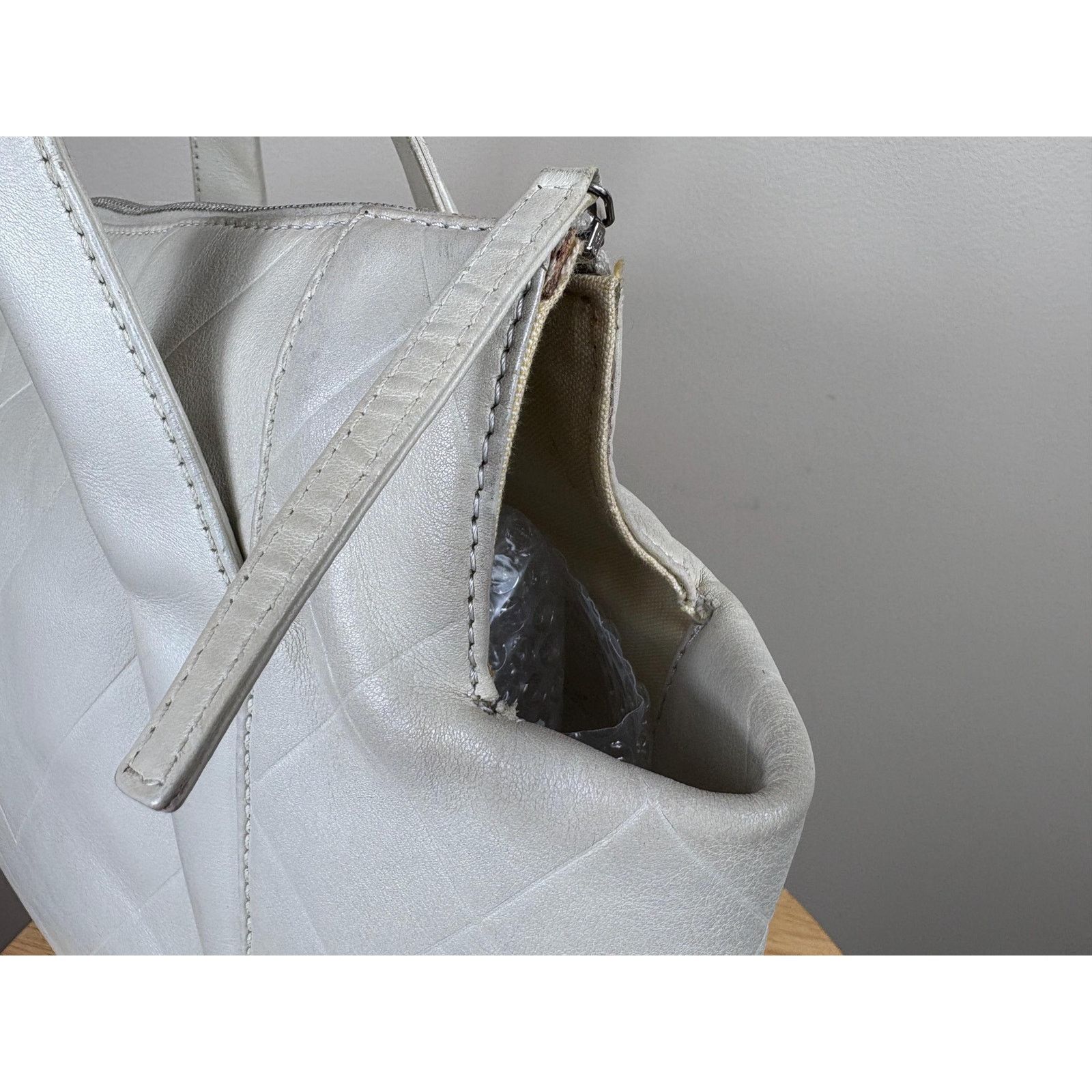 Chanel Authentic Chanel Vintage White All Day Top Handle Bag Size ONE SIZE - 10 Thumbnail