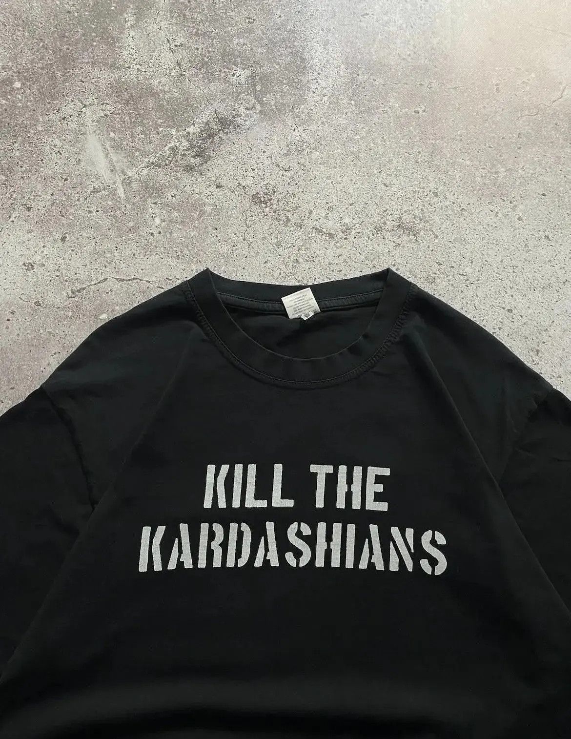 Other KILL THE KARDASHIANS HUMOR MERCH TEE Size US L / EU 52-54 / 3 - 3 Thumbnail