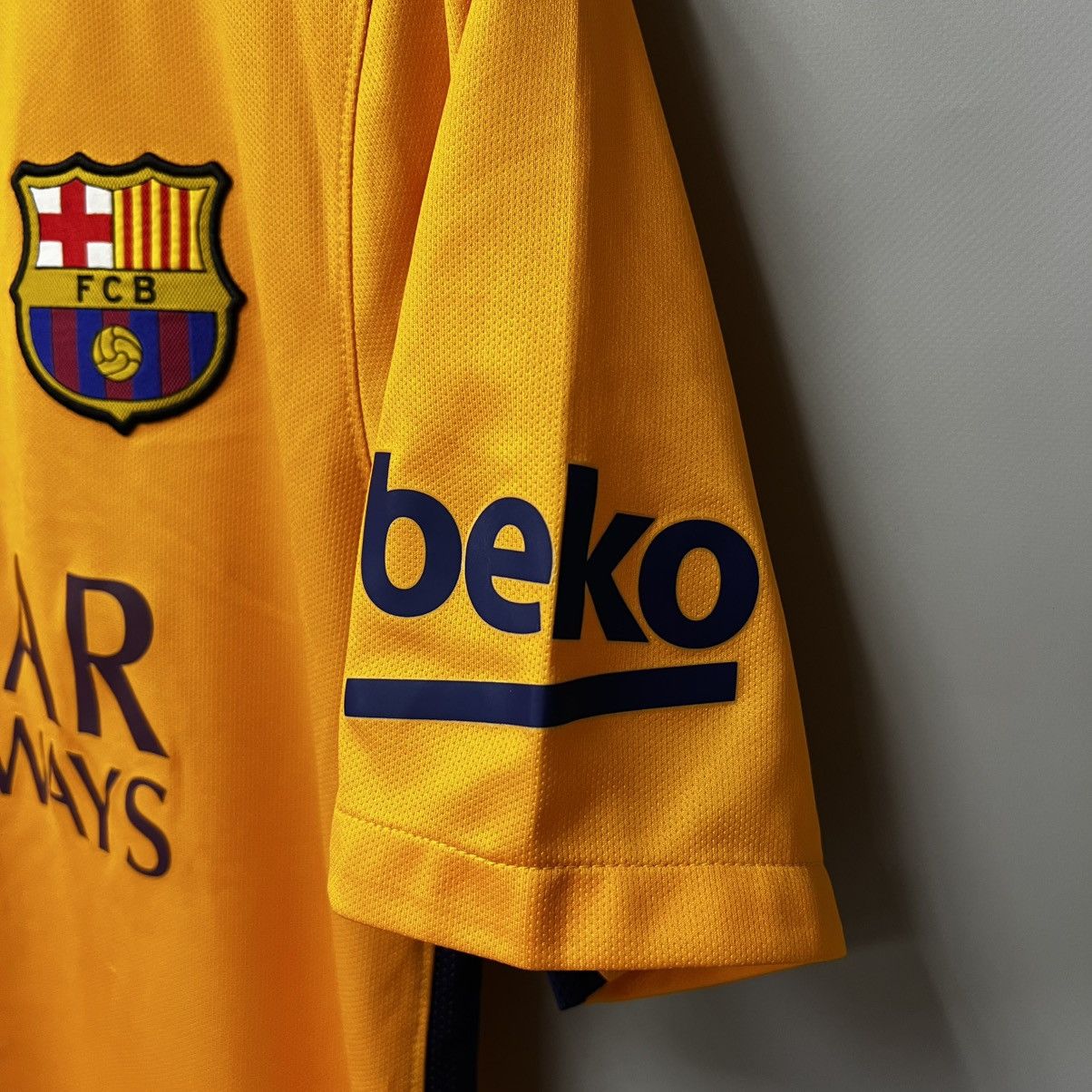Nike Nike Barcelona FCB 2015/16 Away Football Soccer Shirt Jersey Size US S / EU 44-46 / 1 - 4 Thumbnail