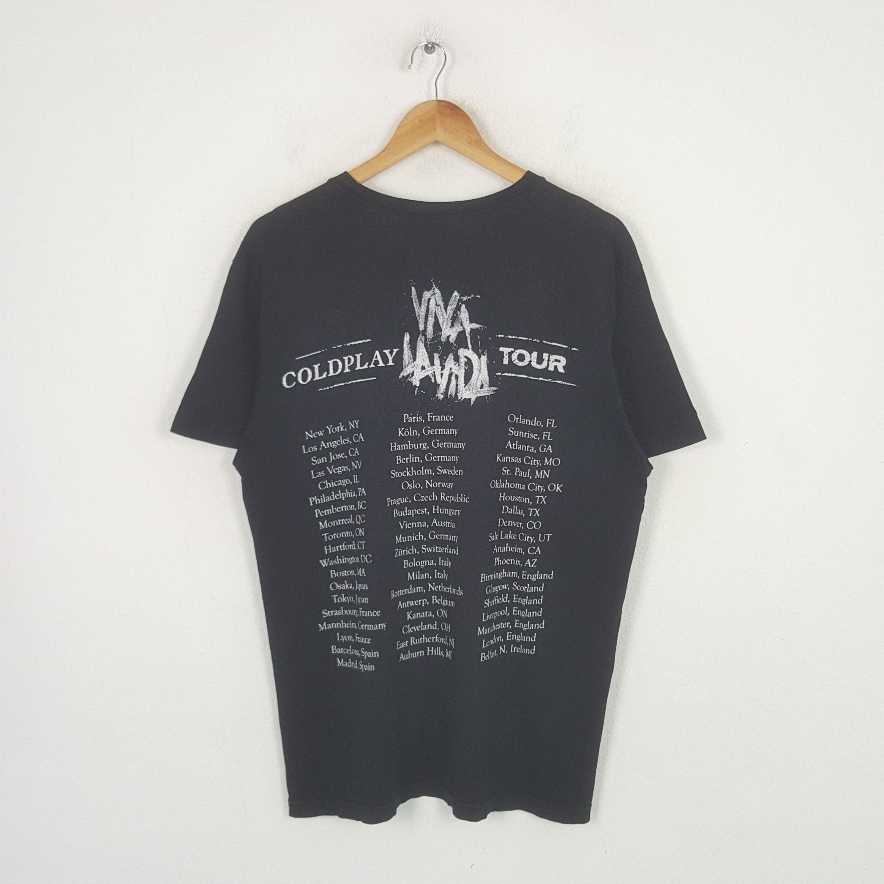 Band Tees Vintage Coldplay Viva la Vida Band Tour Tshirt RR27 Size US L / EU 52-54 / 3 - 3 Thumbnail