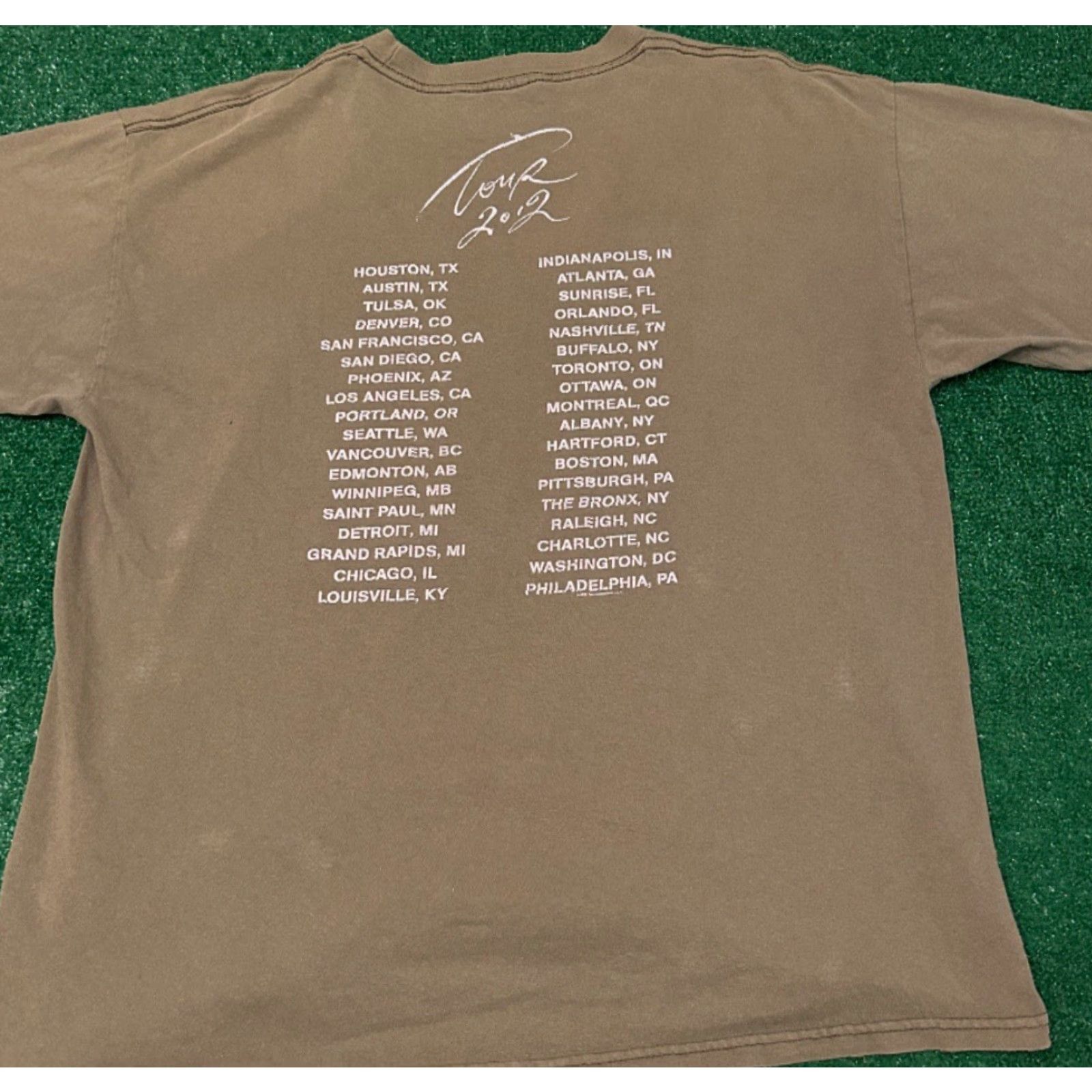 Vintage VINTAGE Roger Walters The Wall Tour 2012 Band Tee Shirt Mens XL Green Shirt Band Music Rock 90s Y2K Pink Floyd Size US XL / EU 56 / 4 - 2 Thumbnail
