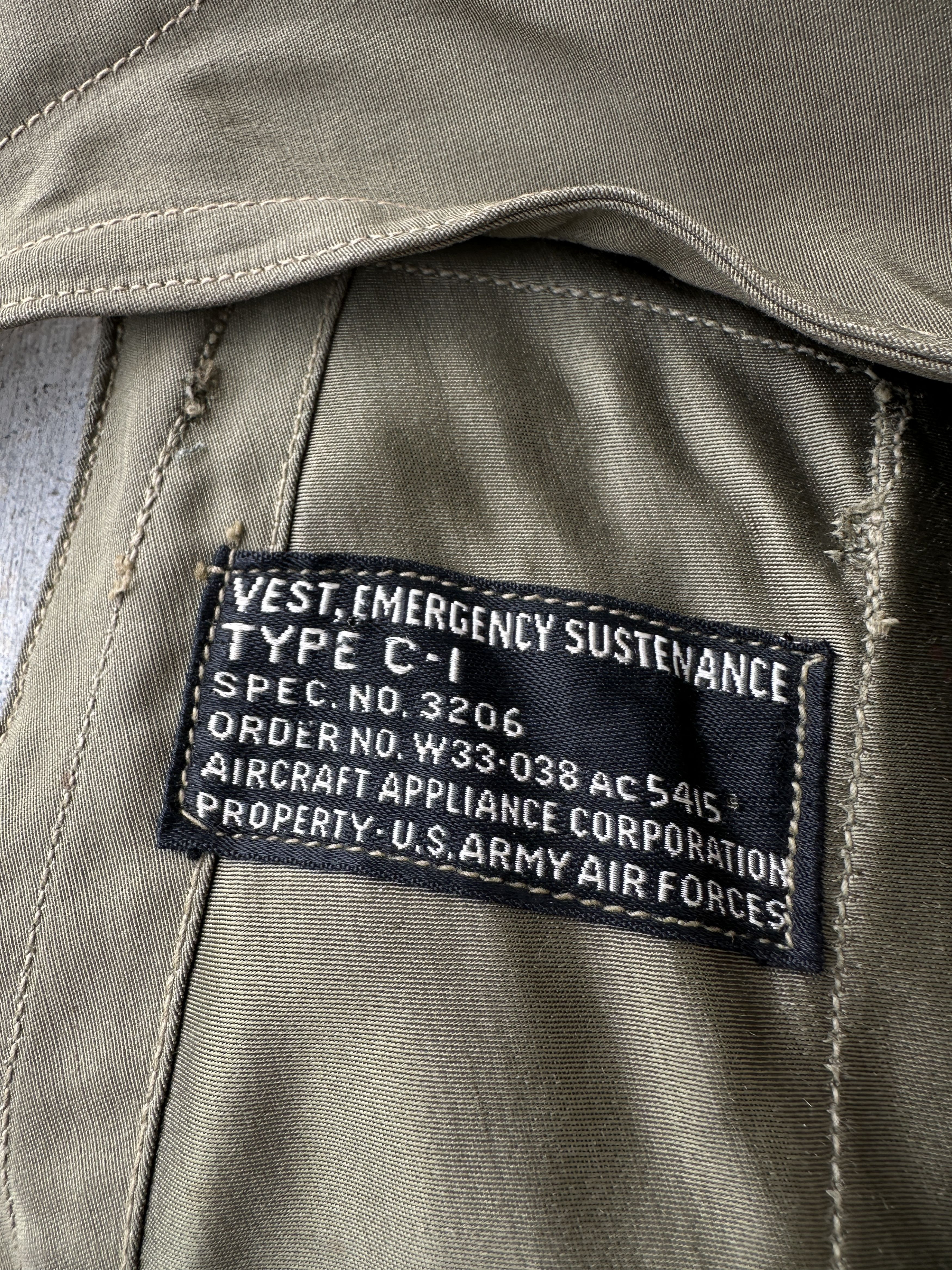 Vintage USAF Tactical C-1 Survival War trashed military army vest Size US M / EU 48-50 / 2 - 12 Thumbnail