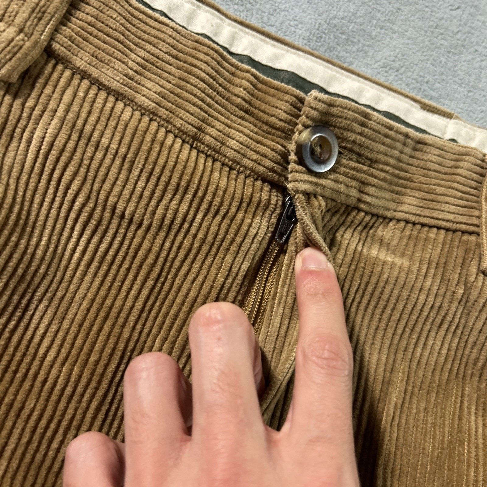 L.L. Bean LL Bean Corduroy Beyond Baggy Corduroy Pants Mens 38x29 Size US 38 / EU 54 - 9 Thumbnail