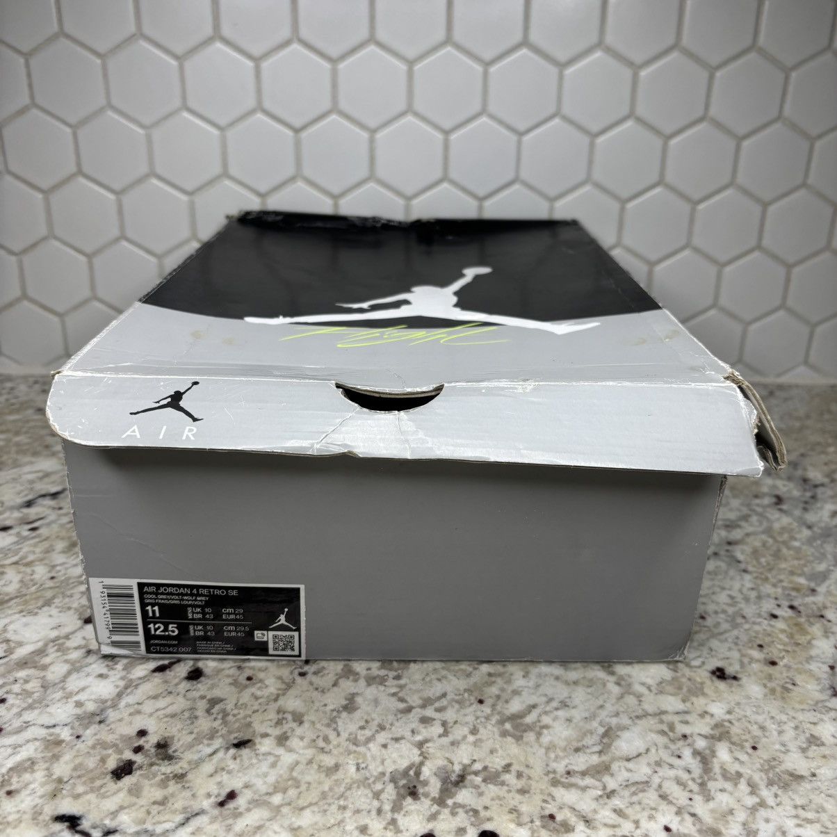 Jordan Brand Size 11 - Jordan 4 Retro SE Mid Neon 95 NEW WITH DEFECTS Size US 11 / EU 44 - 21 Thumbnail