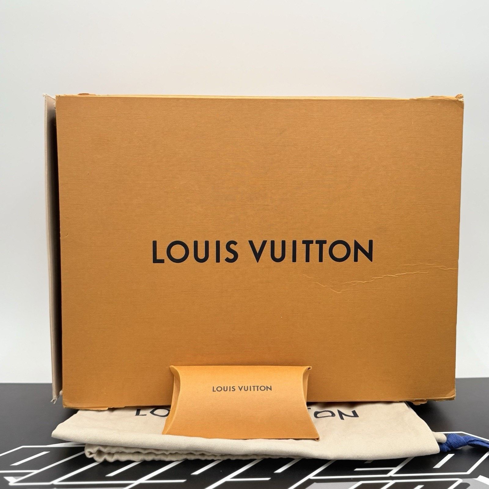 Louis Vuitton (US 7-7.5) Louis Vuitton Trainer ' Black ' | GOOD CONDITION! Size US 7.5 / EU 40-41 - 15 Thumbnail