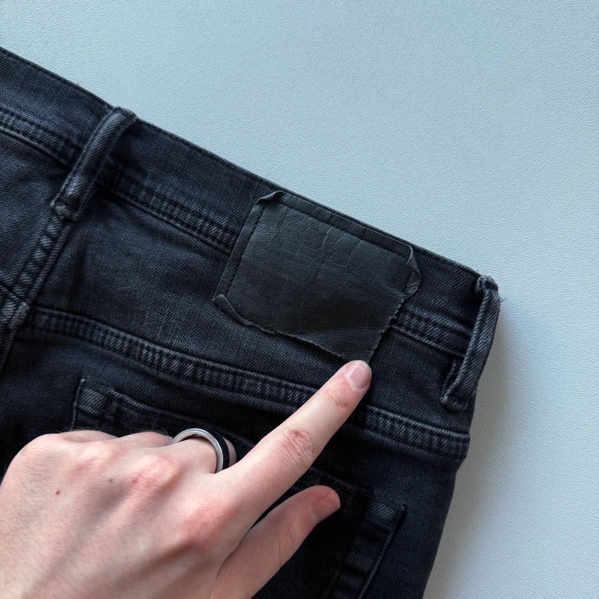 Acne Studios Acne Studios River Used Black Denim Jeans (29x32) Size US 30 / EU 46 - 6 Thumbnail
