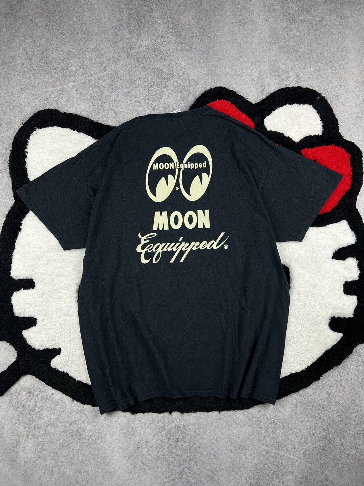 Vintage Vintage 90s Mooneyes Equipped USA Retro Big Logo Y2K Tee Size US XL / EU 56 / 4 - 1 Thumbnail