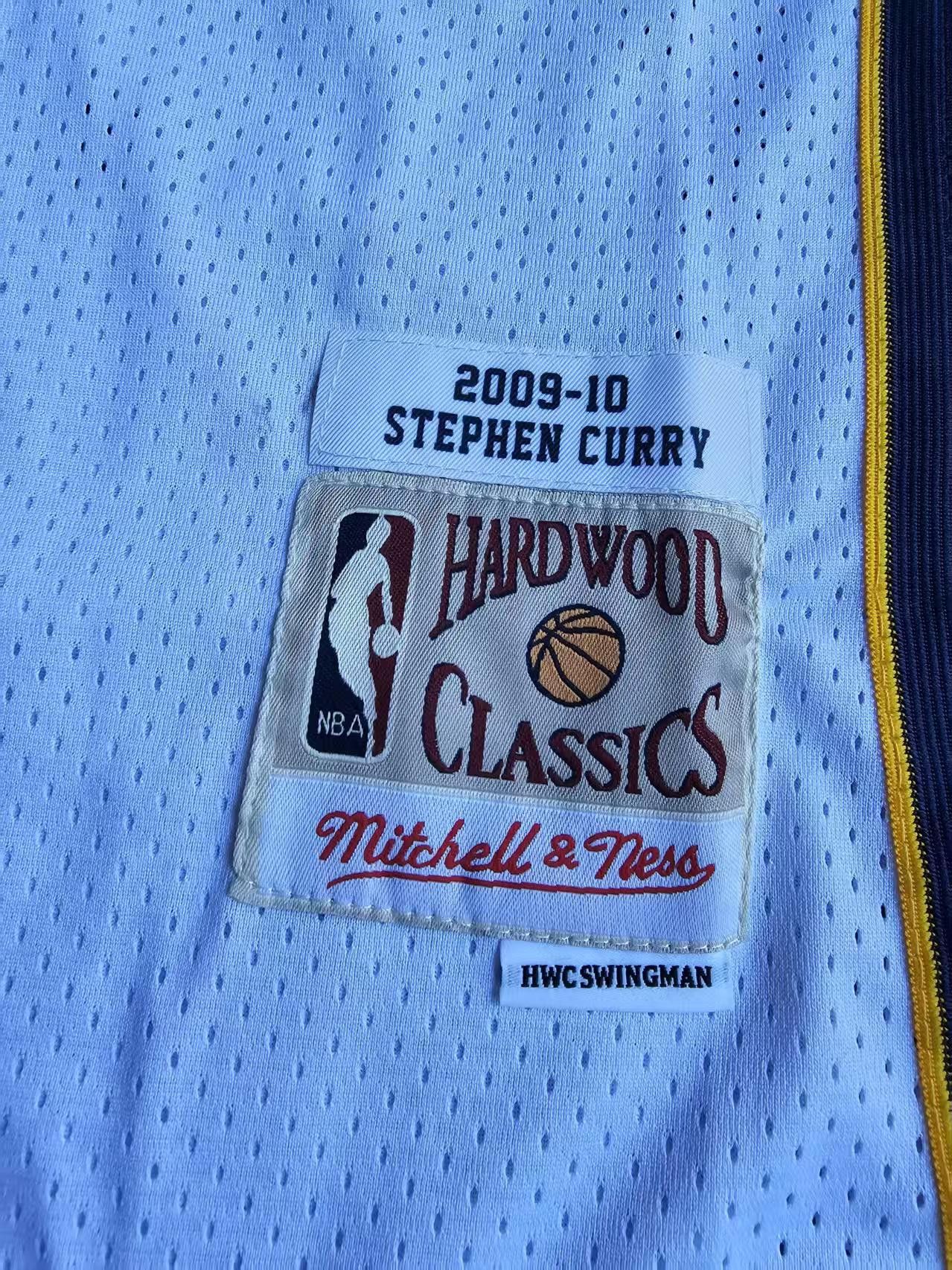 NBA 2009 10 Golden State Warriors 30 Stephen Curry Jersey White Size US M / EU 48-50 / 2 - 4 Thumbnail