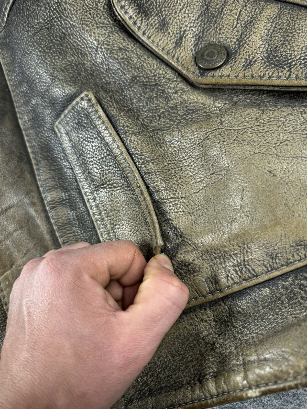 Vintage Vintage distressed leather bomber jacket Size US L / EU 52-54 / 3 - 9 Thumbnail