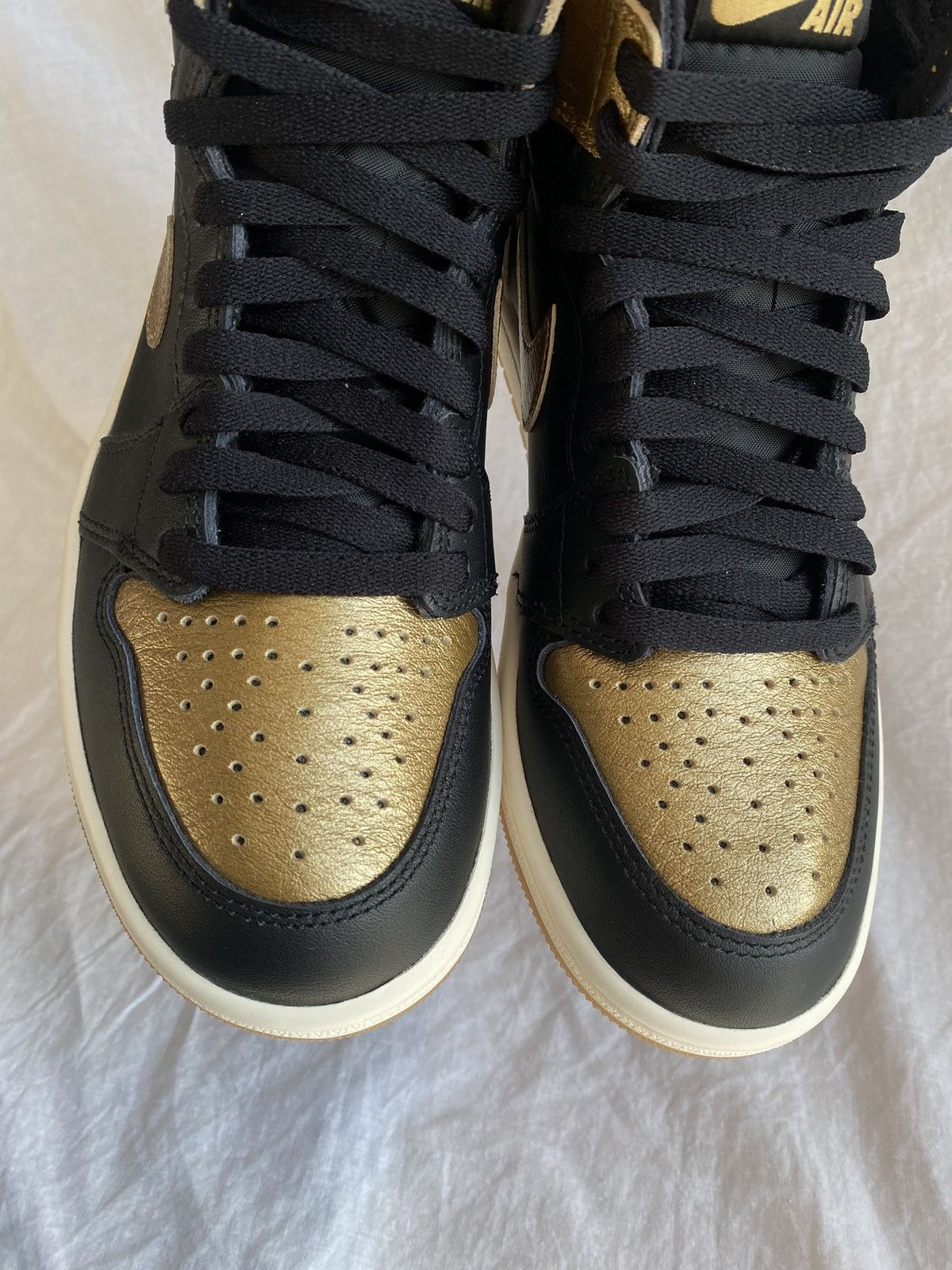 Jordan Brand Nike Air Jordan One Metalic Gold Size US 5.5 / EU 38 - 7 Thumbnail