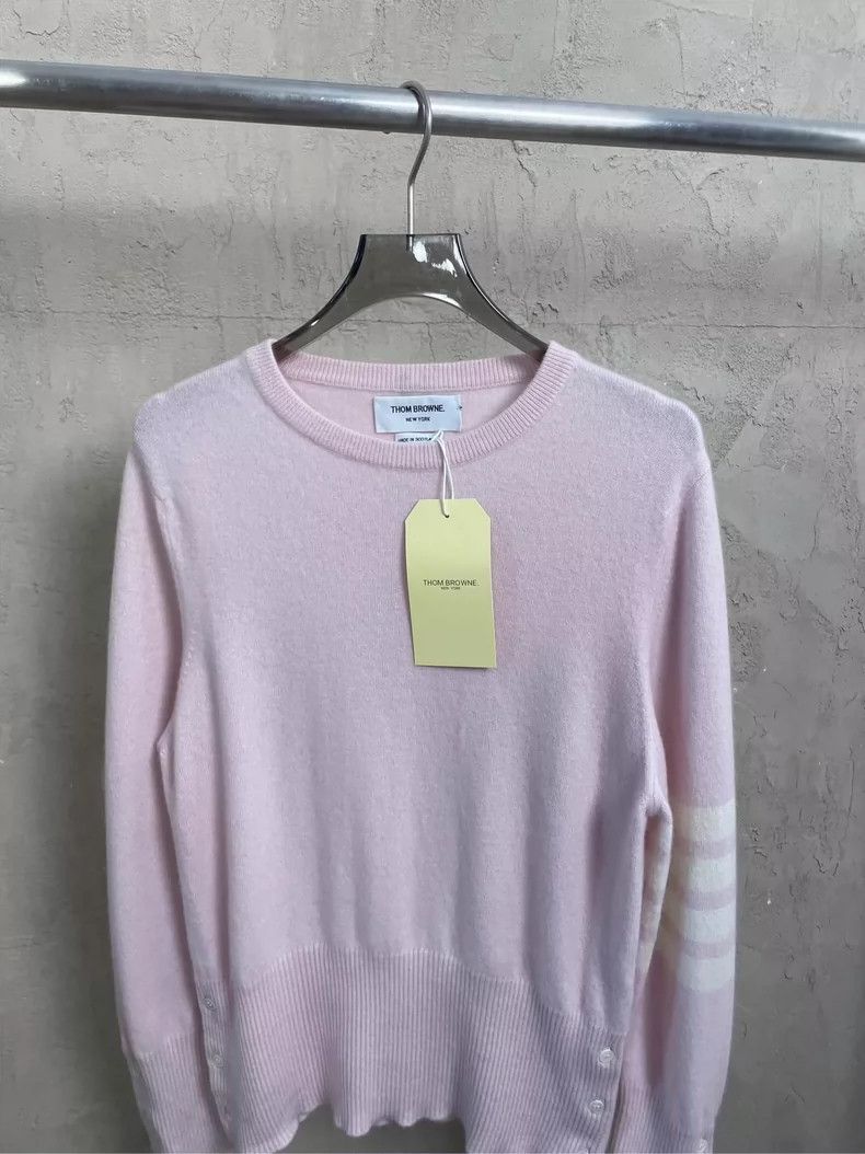 Thom Browne Thom Browne size3 Cherry pink cashmere round neck sweater Size S / US 4 / IT 40 - 3 Thumbnail