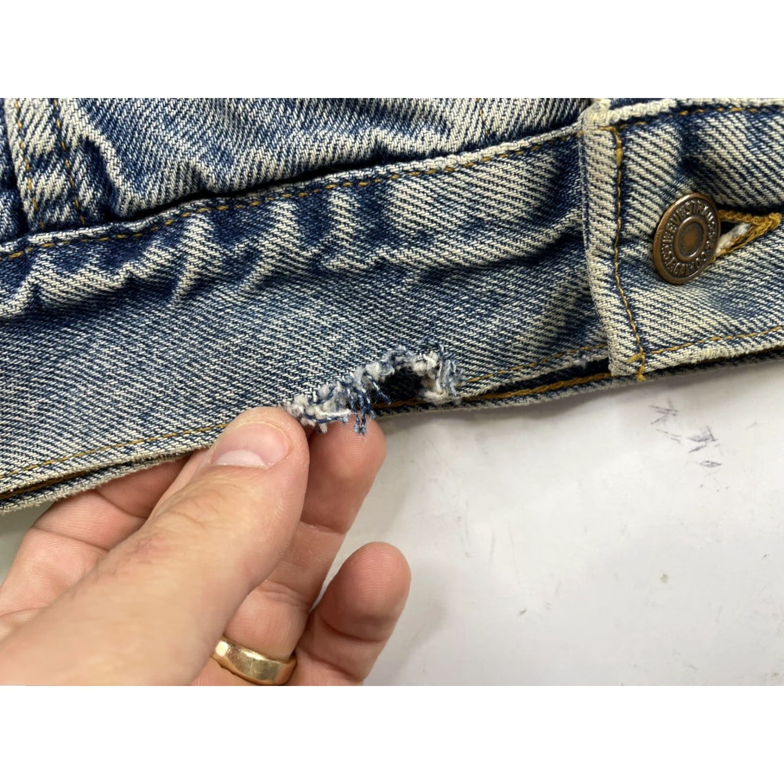 Levi's VINTAGE Levi’s Men’s 715-70699 Distressed Denim Jean Jacket Made USA Plaid Lined Size US 31 - 5 Thumbnail