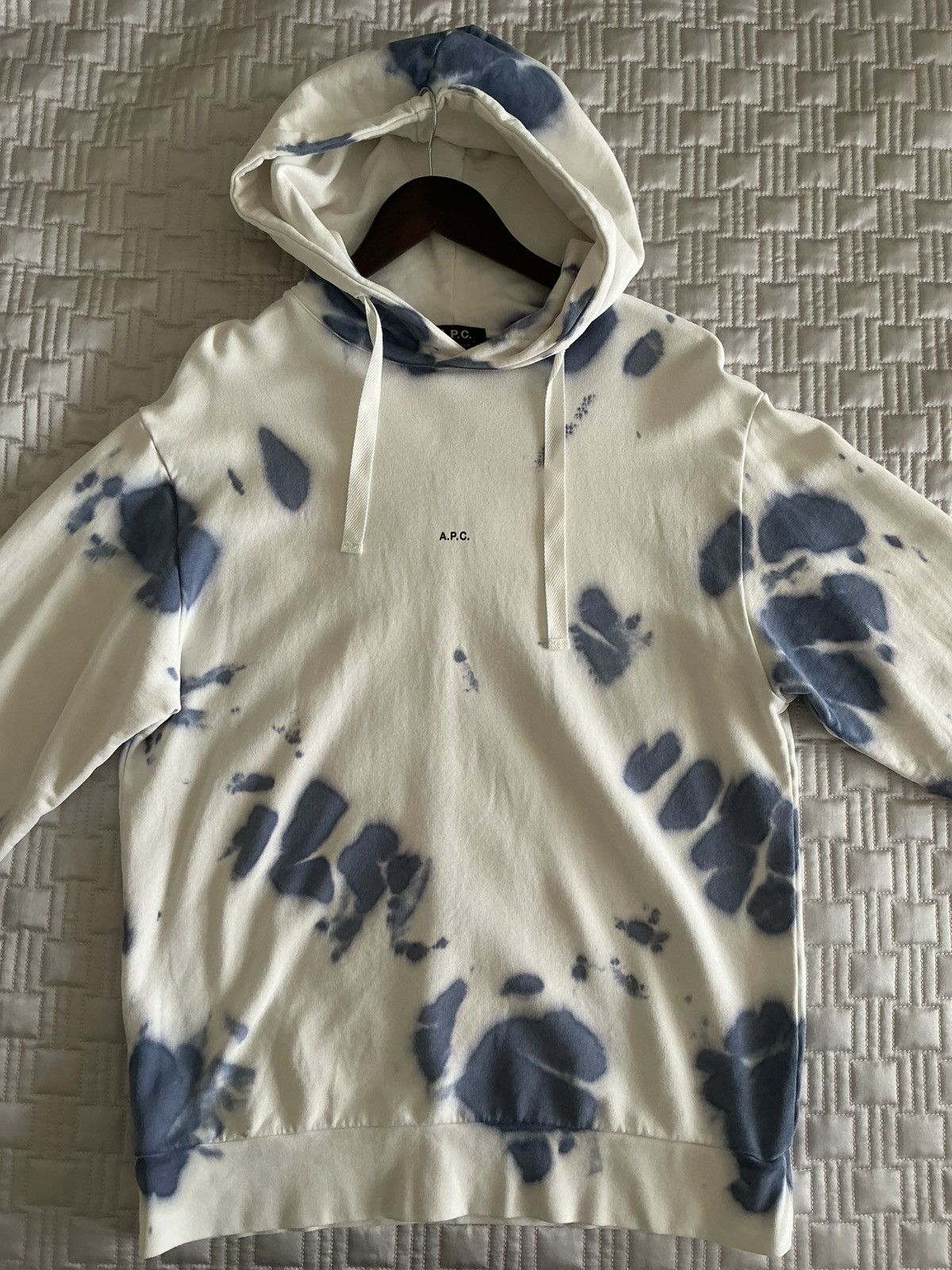A.P.C. A.P.C. Victor Tie Dye Hoodie White Indigo Blue Size M Size US M / EU 48-50 / 2 - 1 Thumbnail