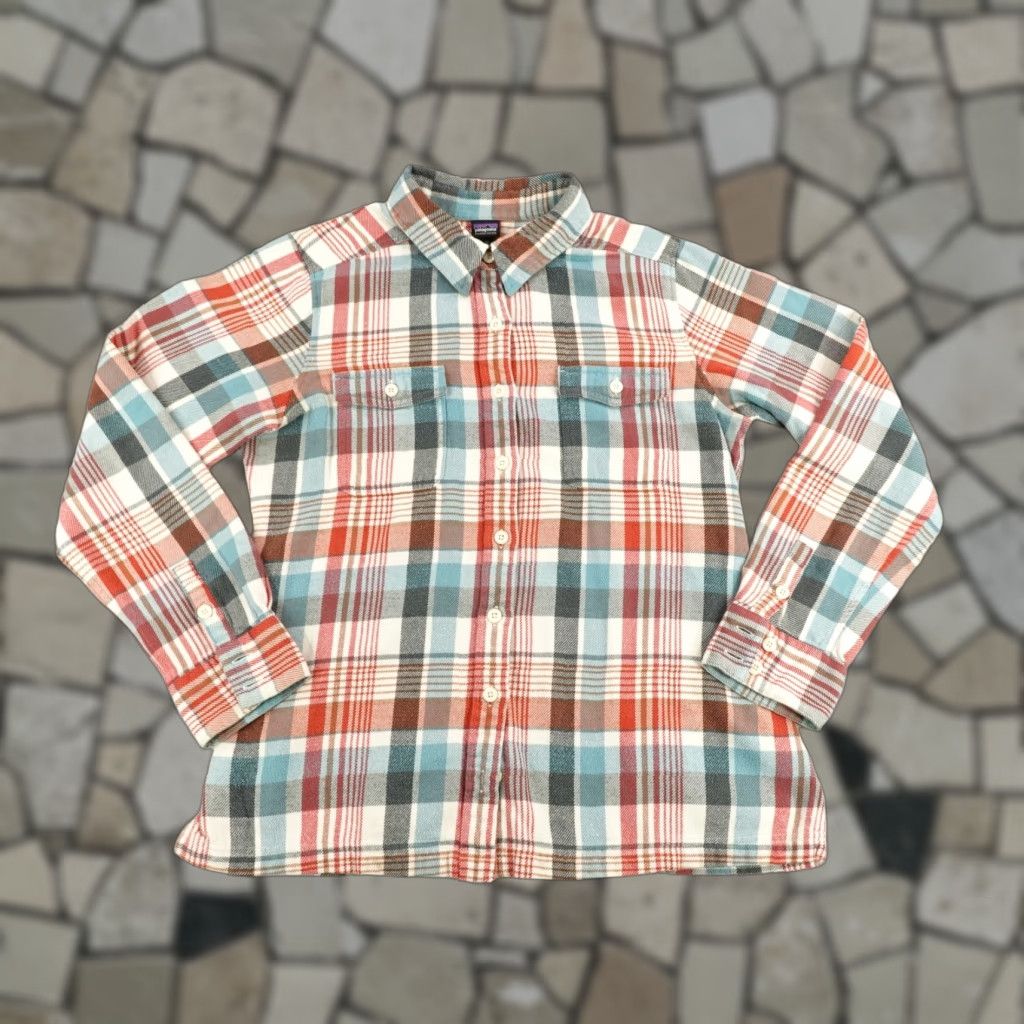 Patagonia Patagonia Shirt Women 10 Red Blue Plaid Long Sleeved Fjord Flannel Button Up Top Size L / US 10 / IT 46 - 1 Thumbnail