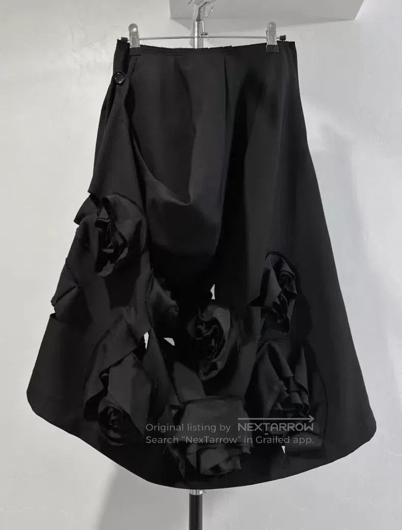 Comme des Garcons Comme des Garcons size S 3D Rose Print Skirt Size 23" - 1 Thumbnail
