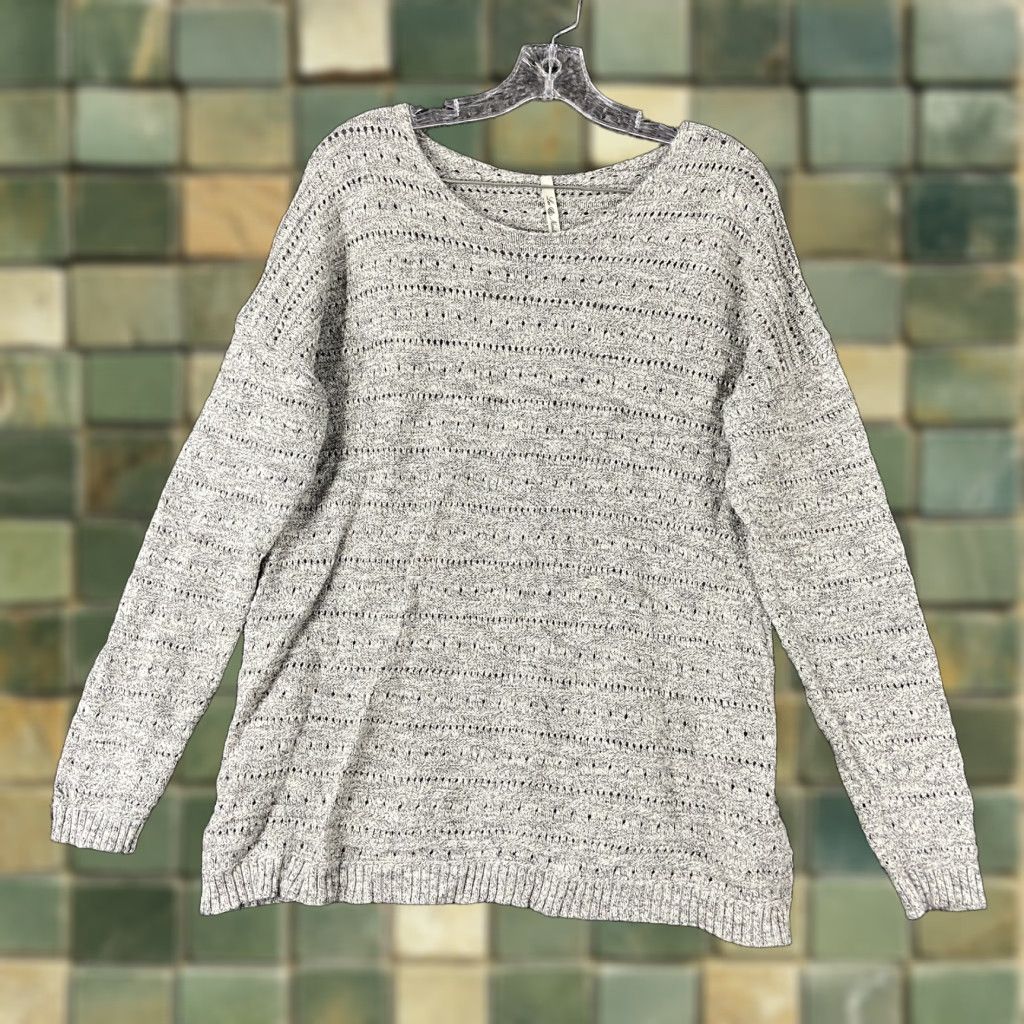 Vintage VINTAGE? Wait: The item is not vintage. So: Leo & Nicole Knit Sweater Women's L Gray Pullover Knit Sweater L Womens Gray Leo & Nicole Size L / US 10 / IT 46 - 1 Thumbnail