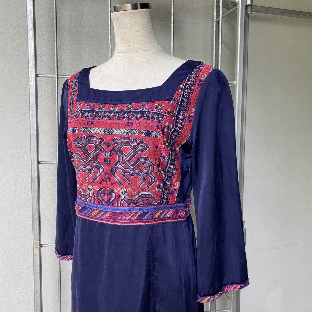 Vivienne Tam VIVIENNE TAM Navy Blue Dress with Pink Embroidered Details Size XS / US 0-2 / IT 36-38 - 18 Thumbnail