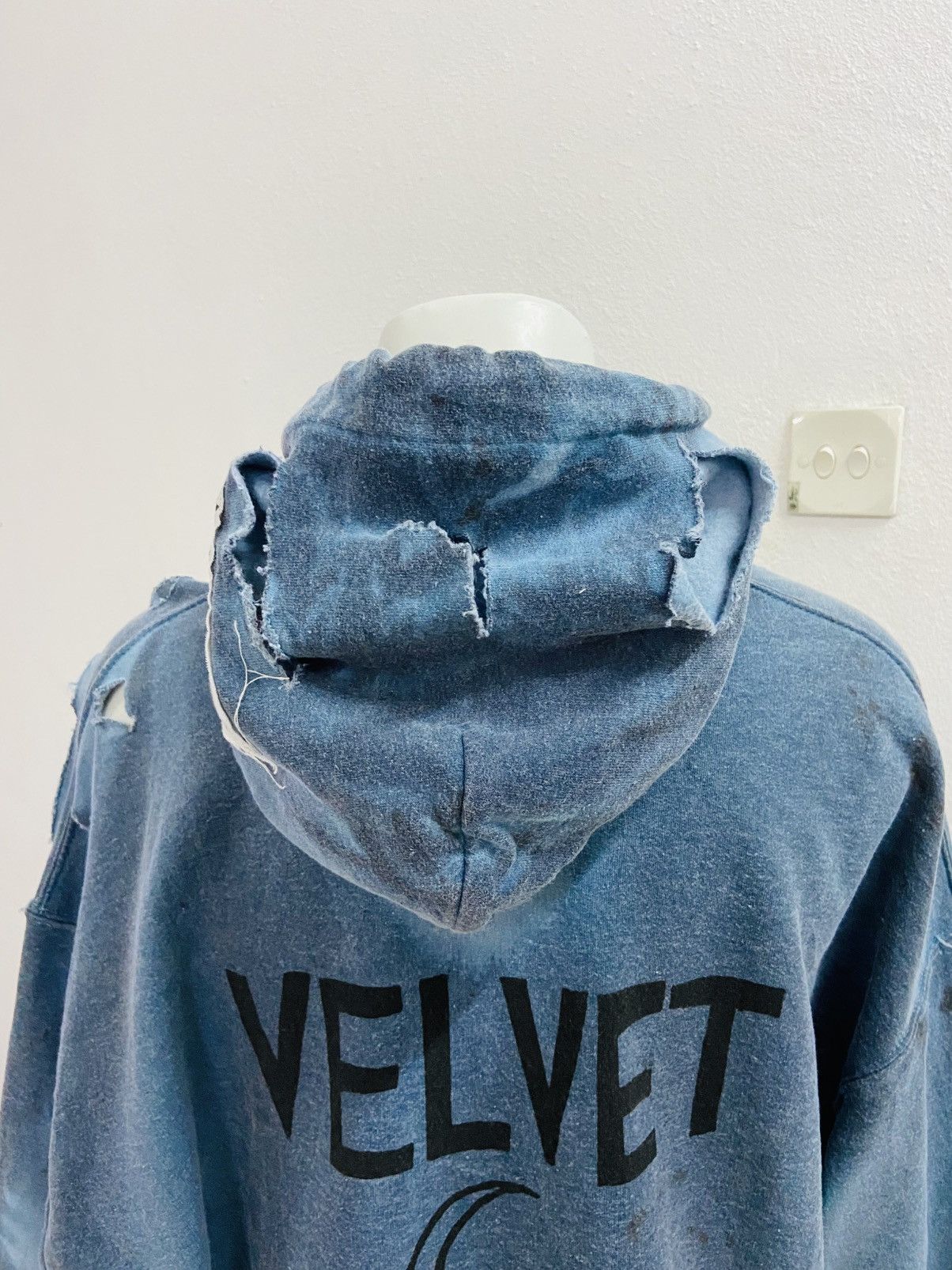 Designer VELVET BRETT WESTFALL DISTRESSED HOODIE Size US S / EU 44-46 / 1 - 12 Thumbnail