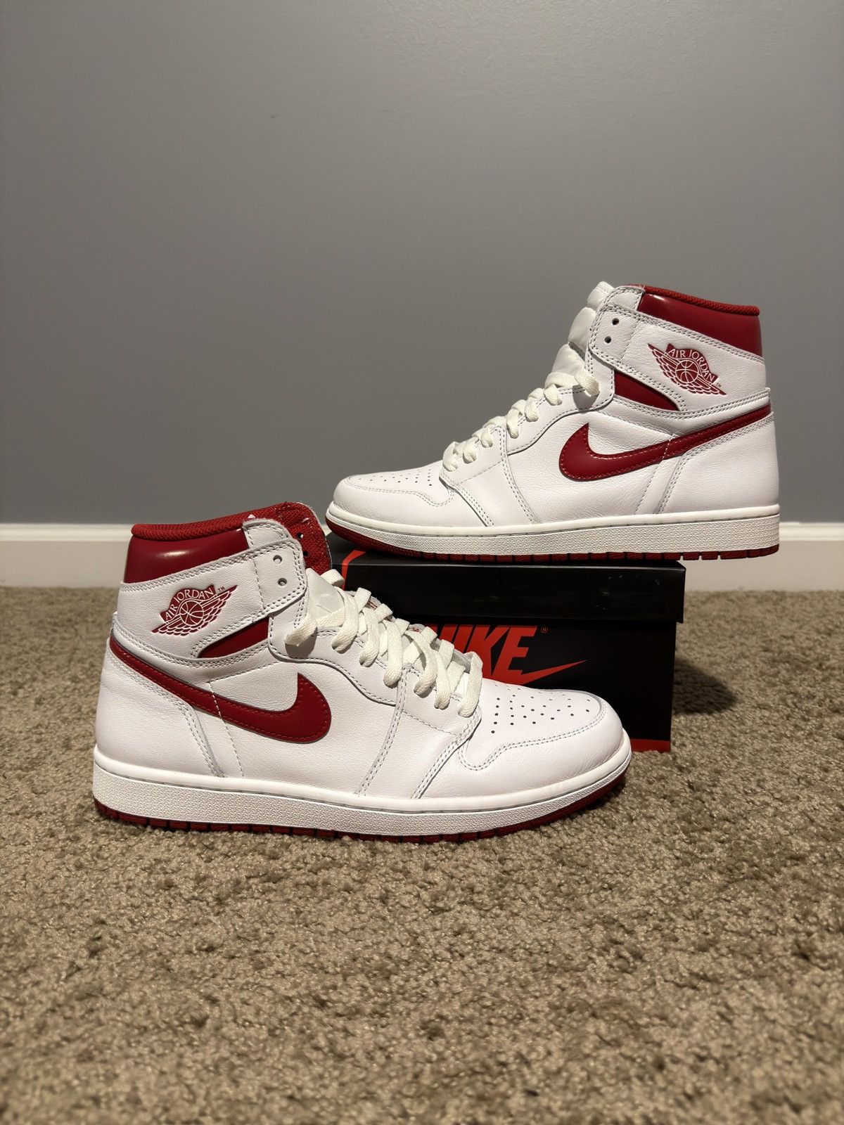Jordan Brand 2017 Air Jordan 1 High OG "Metallic Red" Size US 10.5 / EU 43-44 - 2 Thumbnail