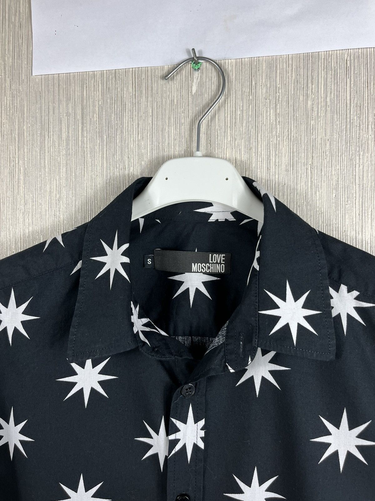 Designer × Moschino Love Moschino white stars monogram art shirt Size US S / EU 44-46 / 1 - 9 Thumbnail