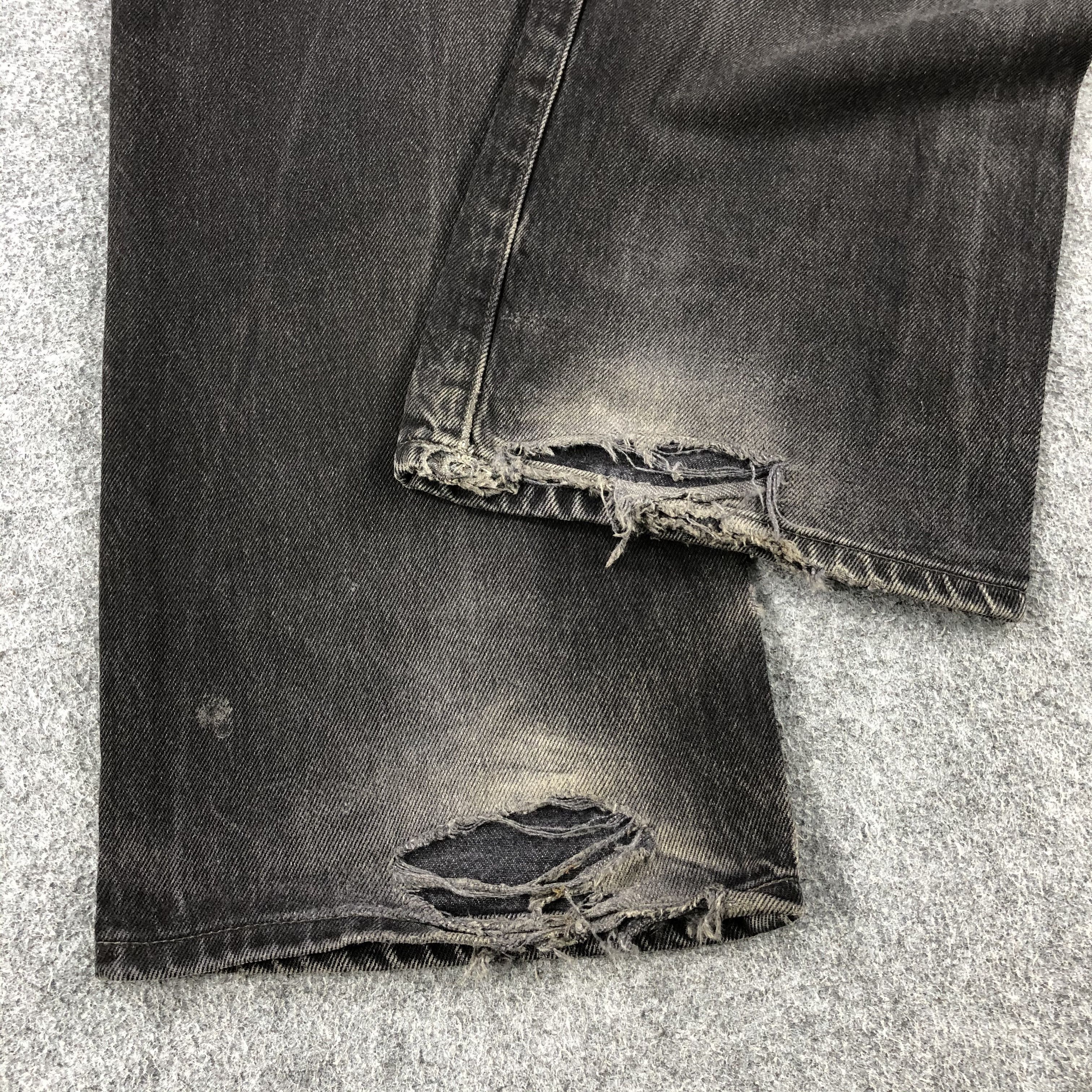 Vintage Ripped Levis 501 Jeans-J1388