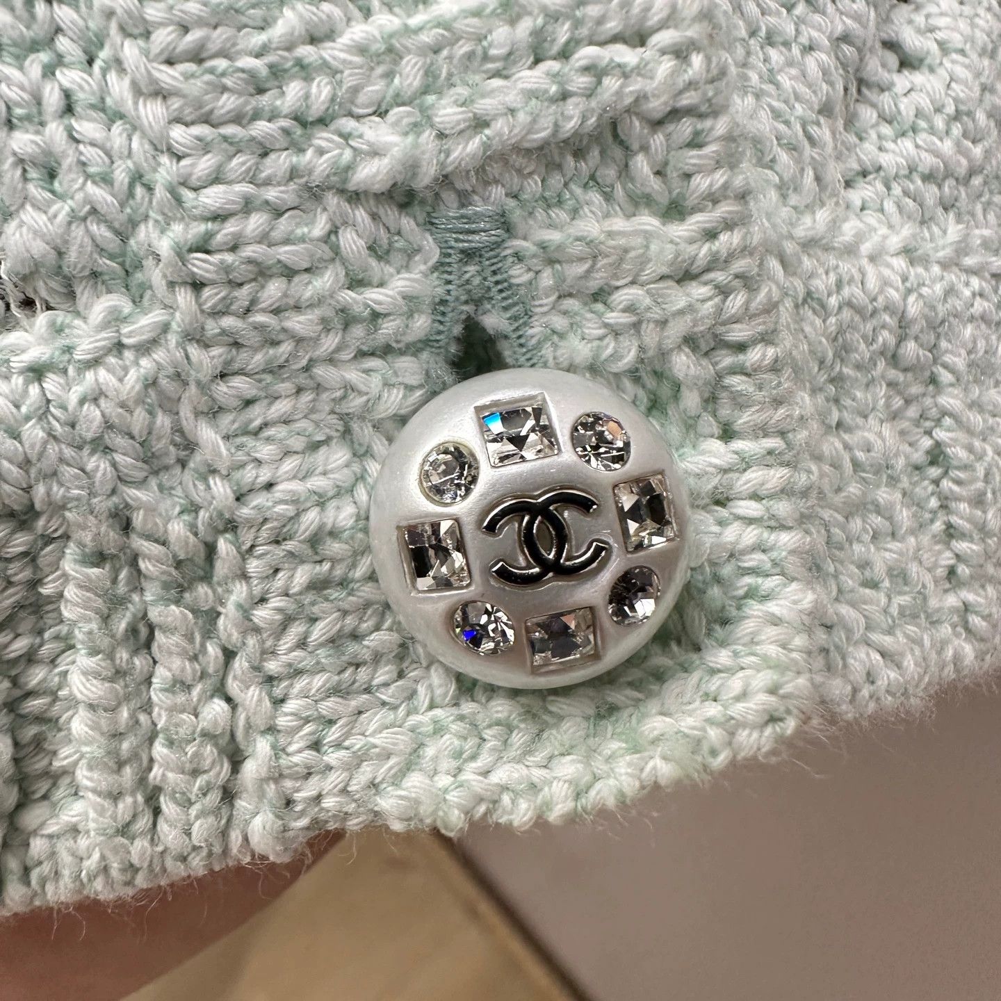 Chanel Chanel apr113 Mint Green Quilted CrysBtn Knit Cardi Size XS / US 0-2 / IT 36-38 - 6 Thumbnail