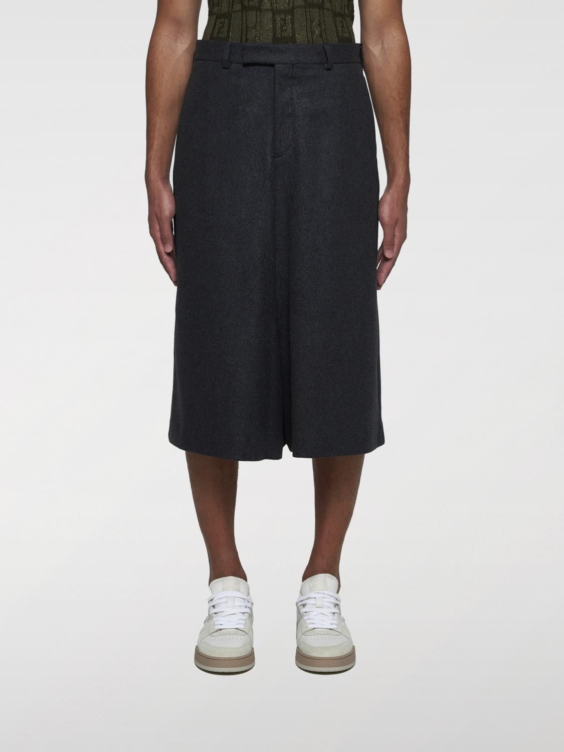 Fendi o1s1wg110226 Bermuda Short in Black Size US 32 / EU 48 - 1 Thumbnail
