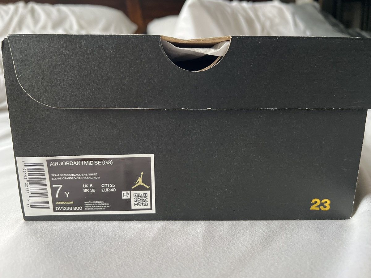 Jordan Brand AIR JORDAN 1 MID SE (GS) Size US 7 / EU 40 - 7 Thumbnail