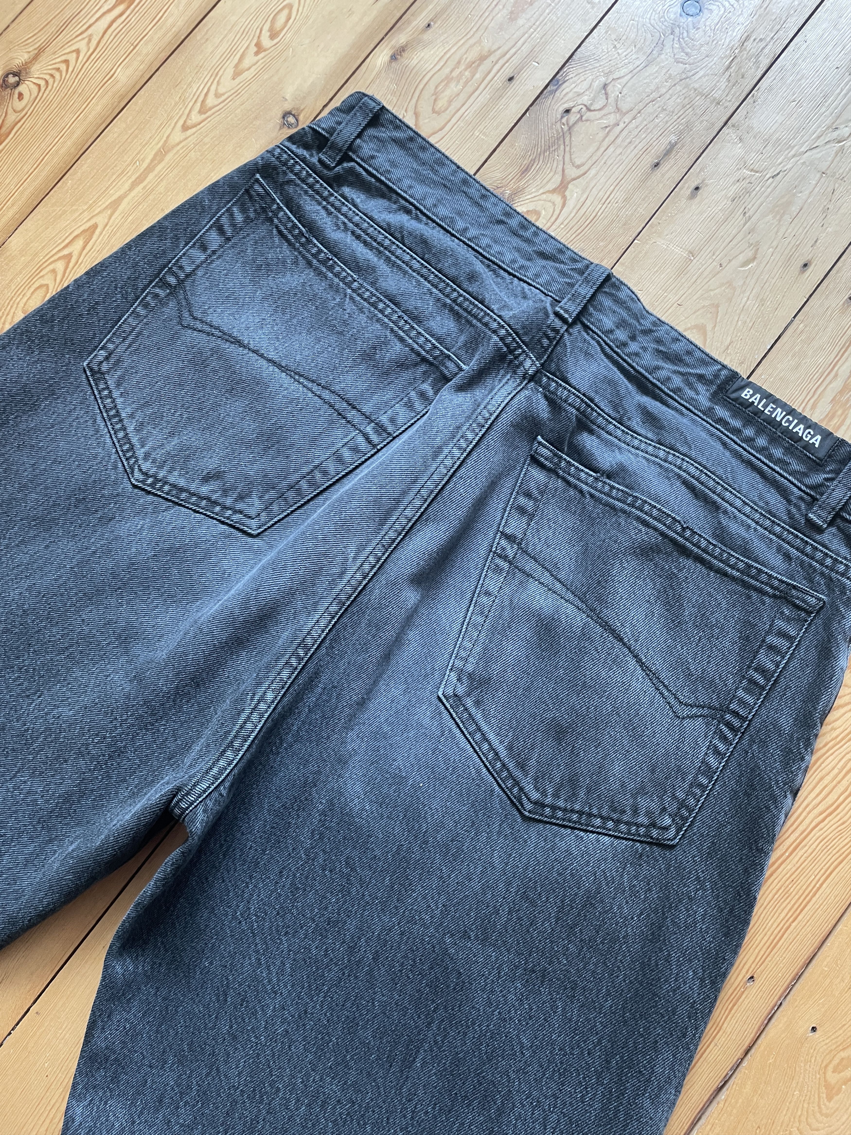 Balenciaga Balenciaga - Dark Wash Loose-Fit Jeans L Size US 36 / EU 52 - 8 Thumbnail