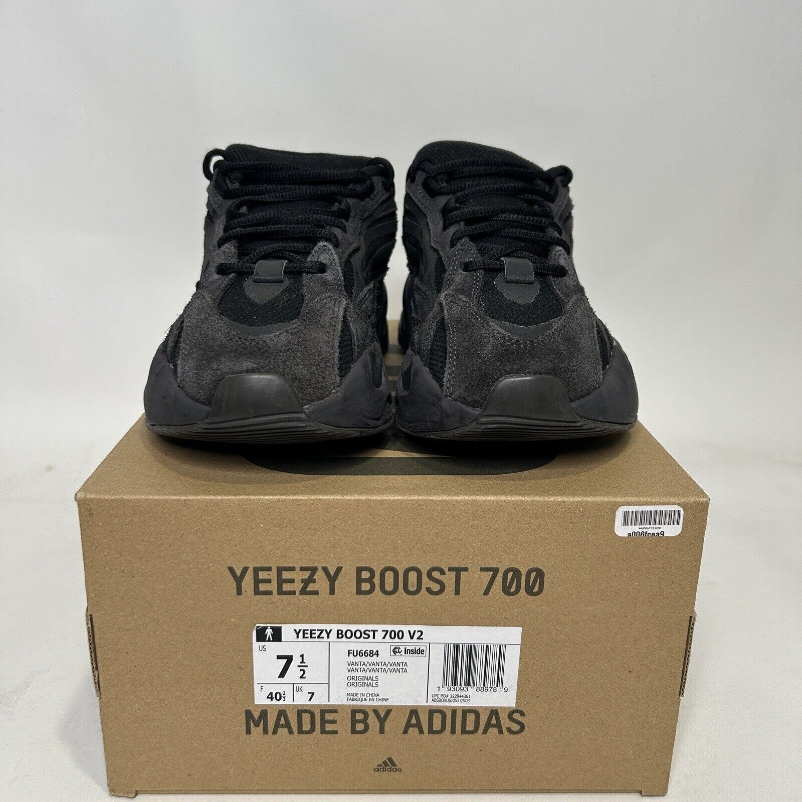 Adidas Adidas Yeezy Boost 700 V2 “Vanta” 2024 Size US 9 / IT 39 - 2 Thumbnail