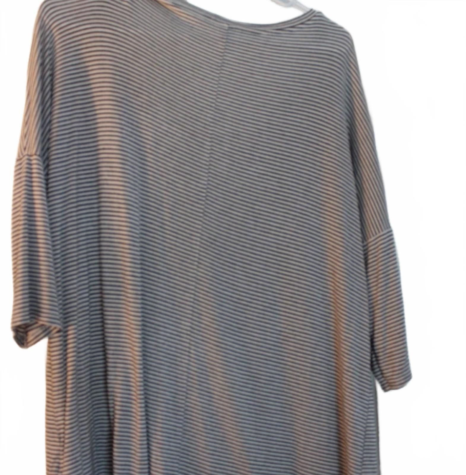 American Eagle Outfitters American Eagle Jegging Black & White Striped V-Neck Shirt M Size M / US 6-8 / IT 42-44 - 5 Thumbnail