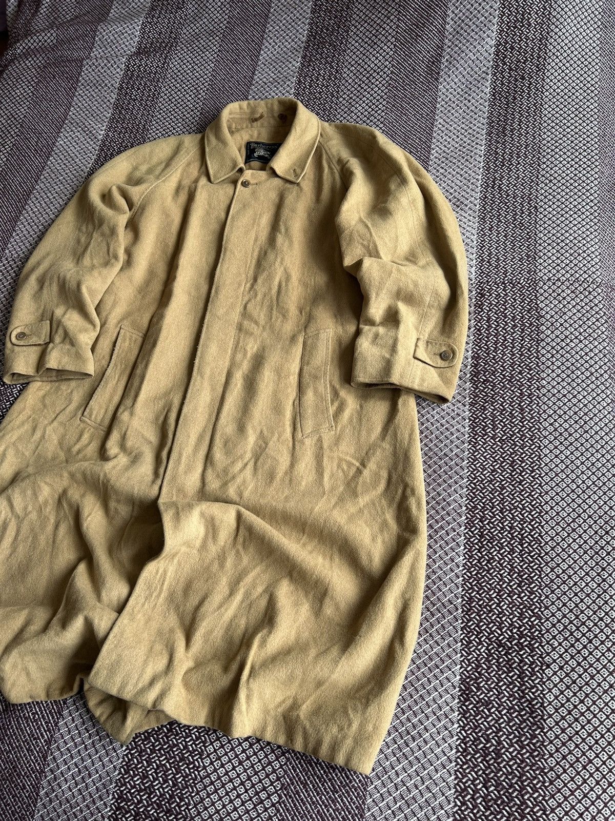 Burberry × Vintage Vintage Burberry Heavy Coat Wool & Cashmere Thrashed Size XL Size US XL / EU 56 / 4 - 2 Thumbnail