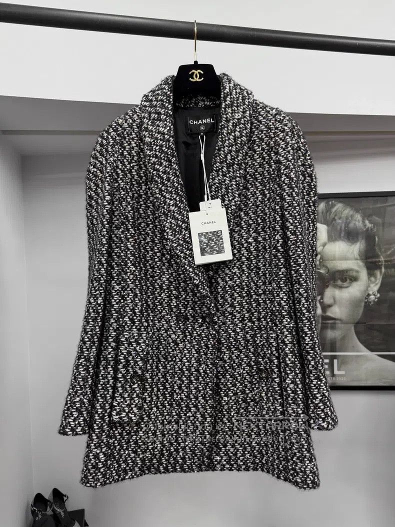 Chanel Black and white sequin tweed lapel double-breasted