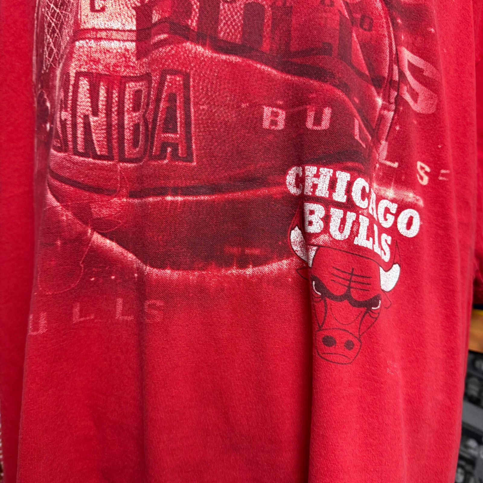 Vintage Vintage Chicago Bulls 6 Time 1998 NBA Champions Tee Size US XL / EU 56 / 4 - 3 Thumbnail