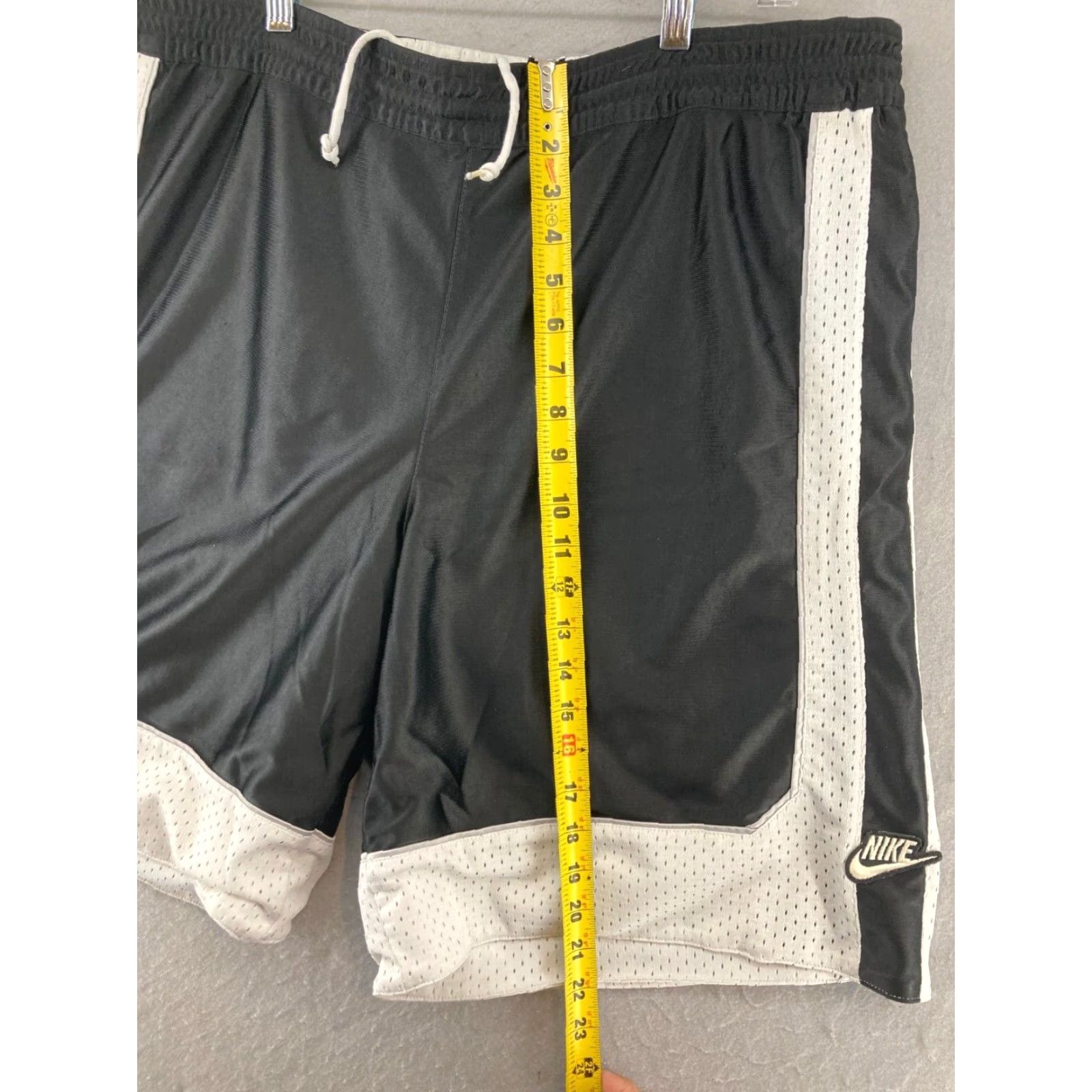 Nike Nike Mens Reversible Shorts Large Black White Drawstring Basketball Size US 33 - 4 Thumbnail