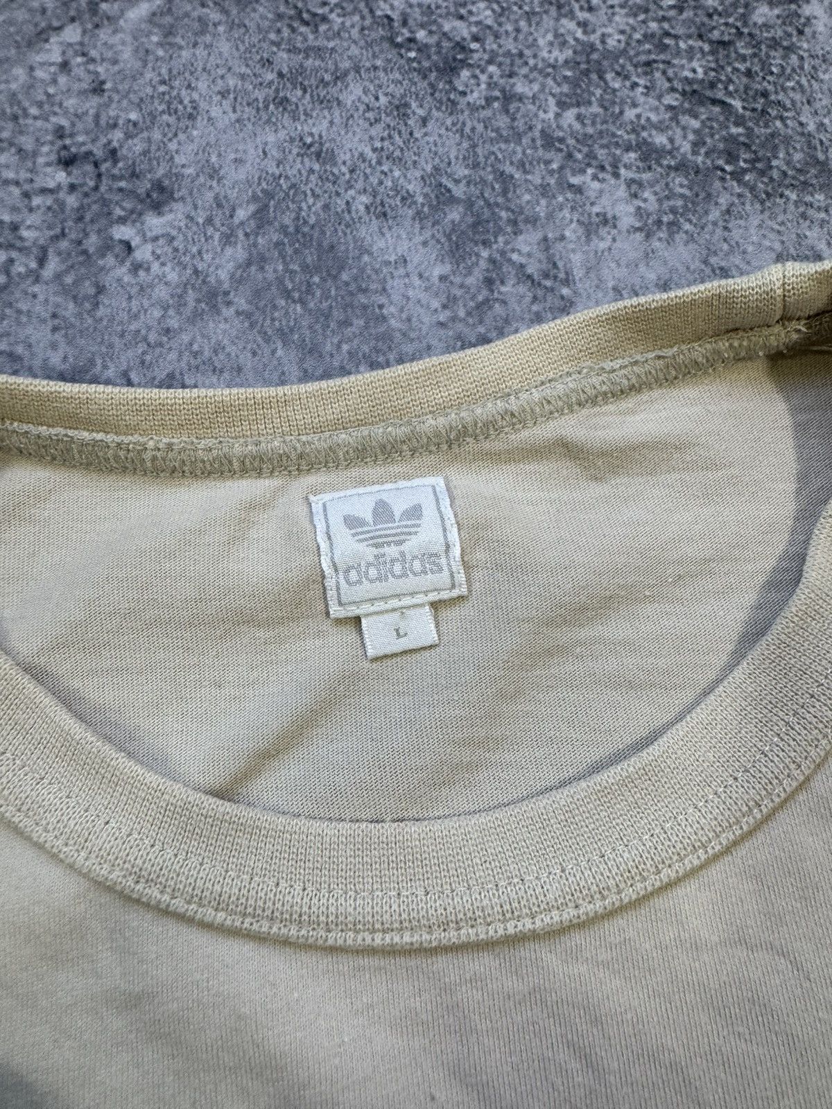 Adidas Adidas vintage tee t-shirt big logo Size US L / EU 52-54 / 3 - 4 Thumbnail