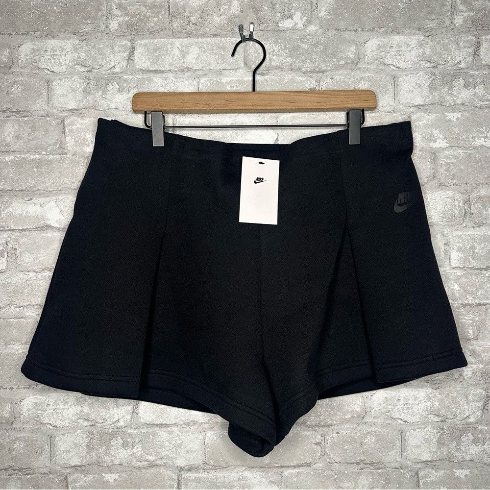 Nike Nike Women's Tech Fleece High Waisted 3” Pleated Shorts NWT Size 38" / US 16 / IT 52 - 2 Thumbnail