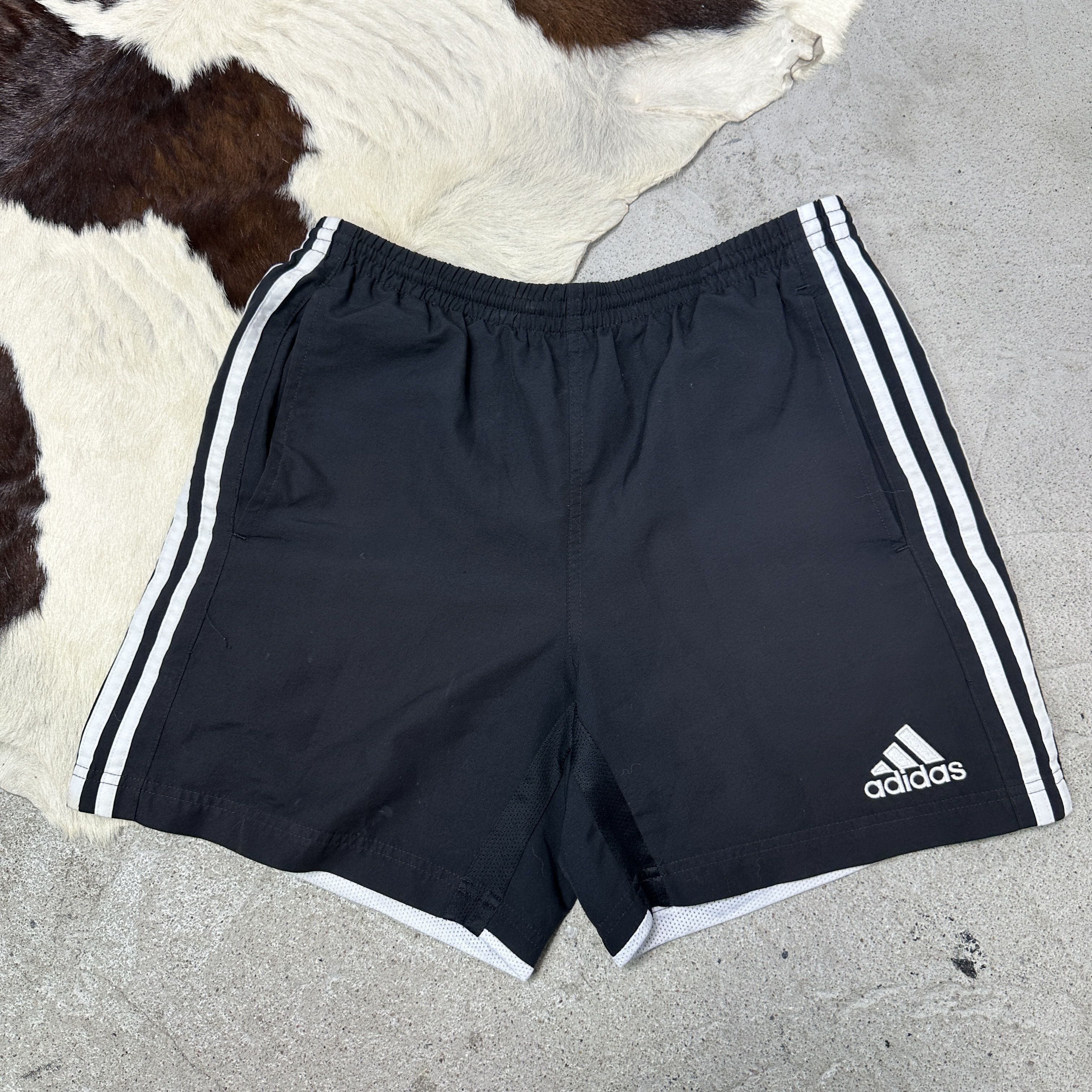 Adidas Vintage Sporty Streetwear Adidas Women's Shorts Y2K Size 28" / US 6 / IT 42 - 3 Thumbnail