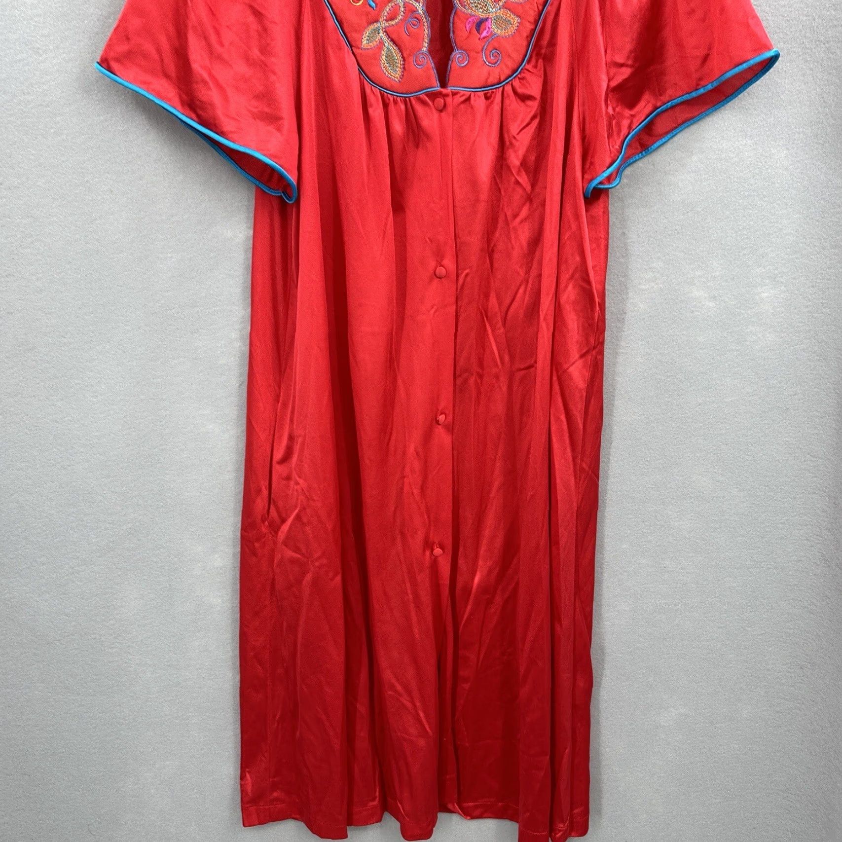 Vintage VINTAGE Vanity Fair Robe Womens M Red Button Up Pocket USA Embroidered Trim 1970s Mod/GoGo Size ONE SIZE - 5 Thumbnail