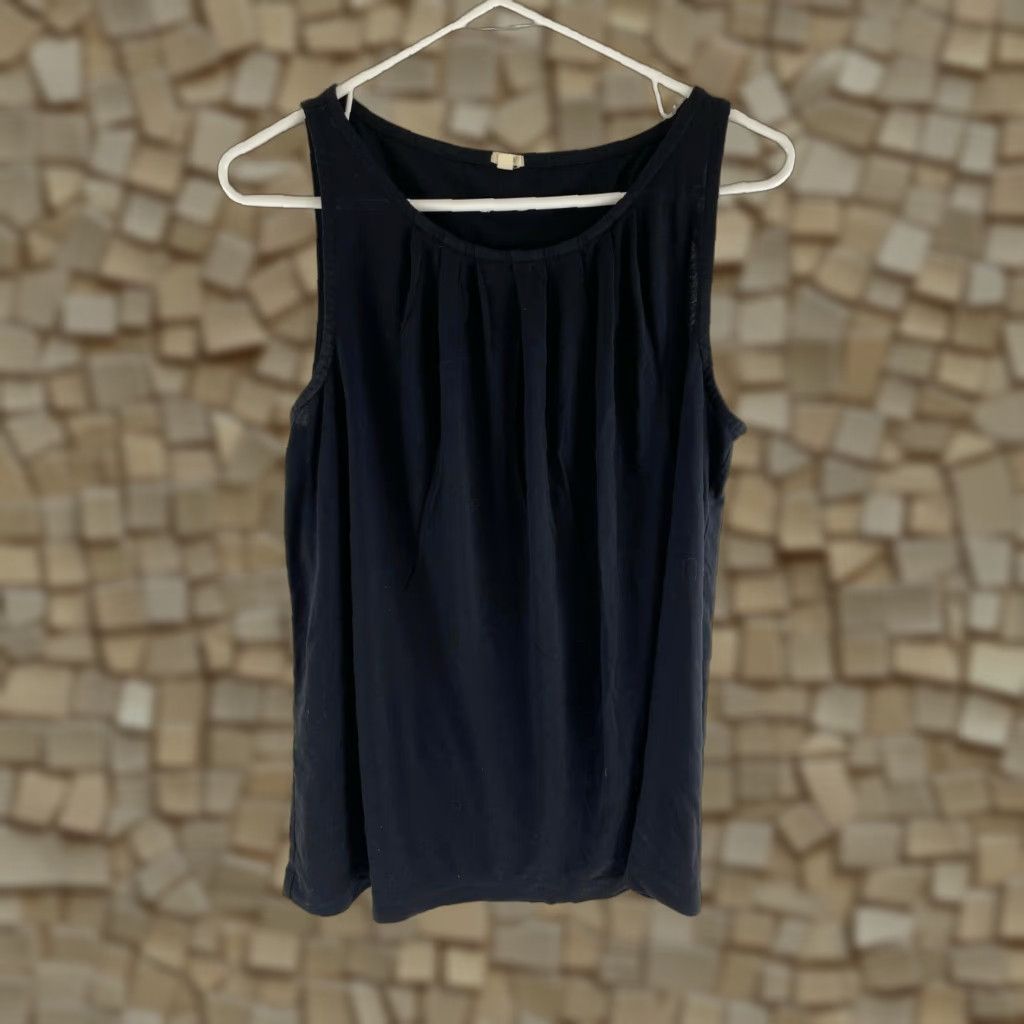J.Crew **J.CREW Women's Size Medium Black Pleated Silk Blend Tank** User: J.CREW Women's Size Medium Black Pleated Silk Blend Tank Size M / US 6-8 / IT 42-44 - 1 Thumbnail